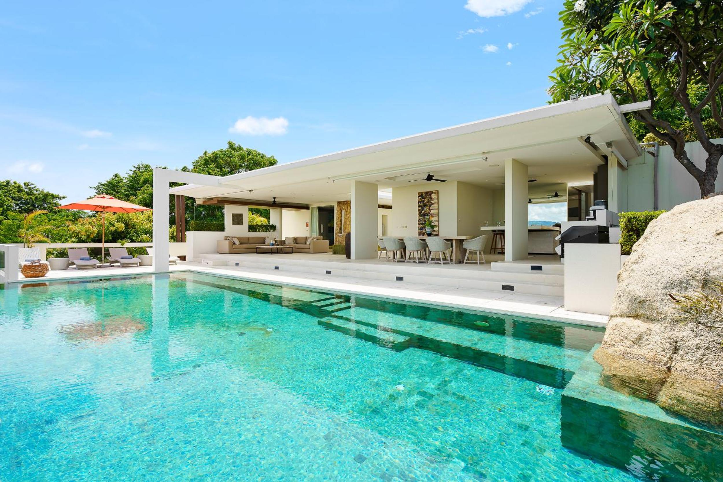 Four-Bedroom Villa photo 2