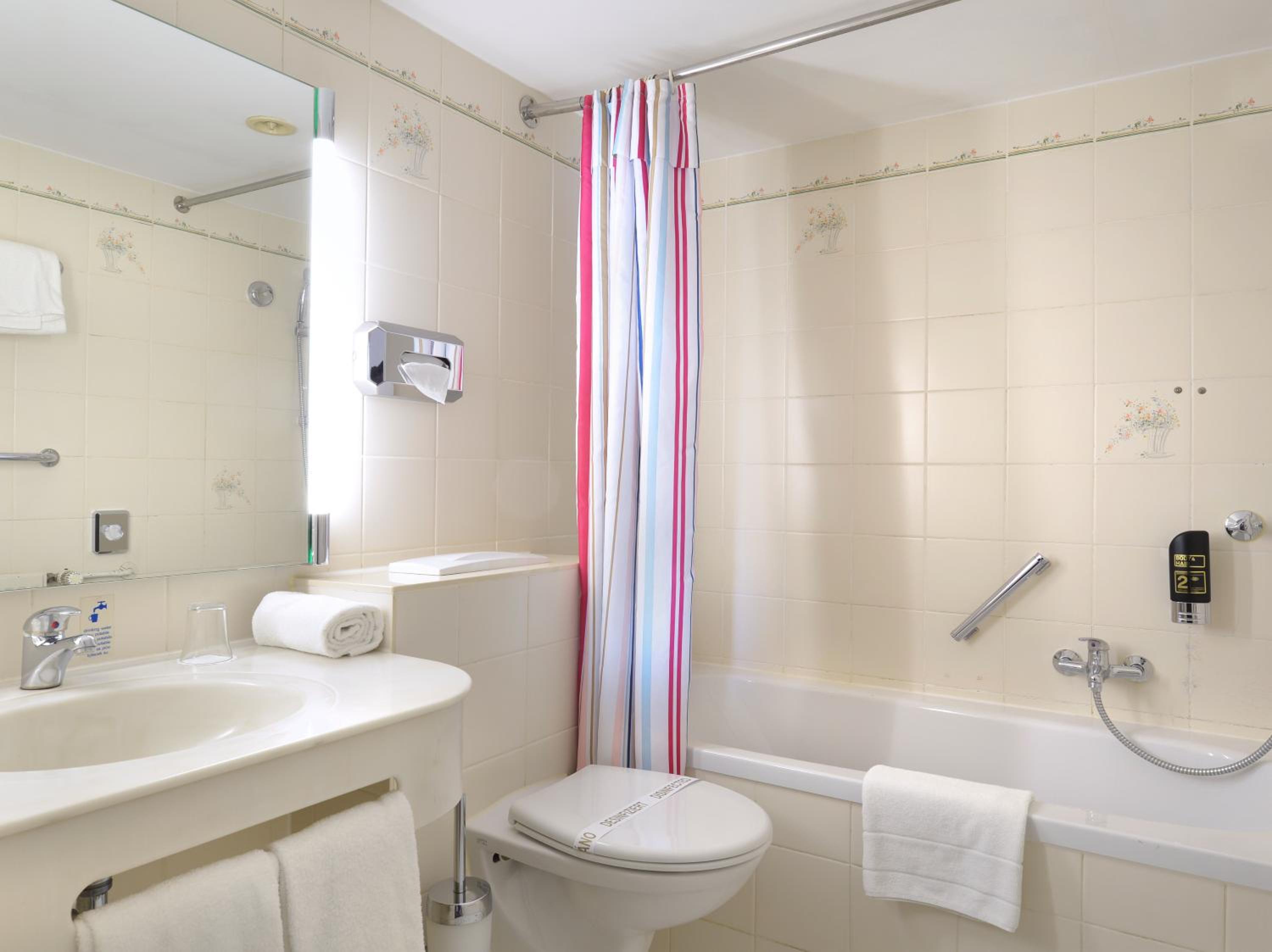 Standard Triple Room (no air-condition) - Photo 5