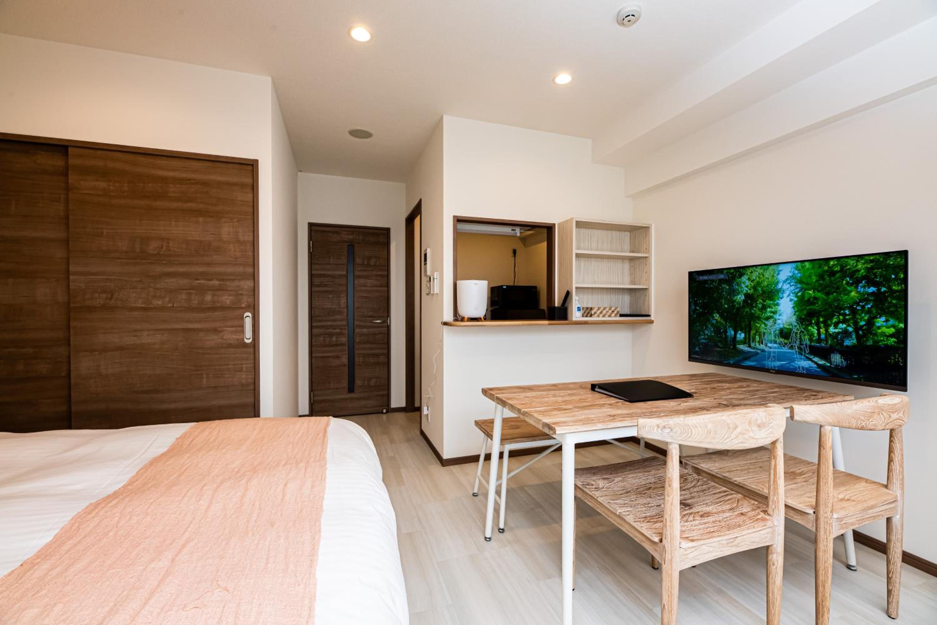 Studio Apartment - No Cleaning for Consecutive Night Stays - Photo 11