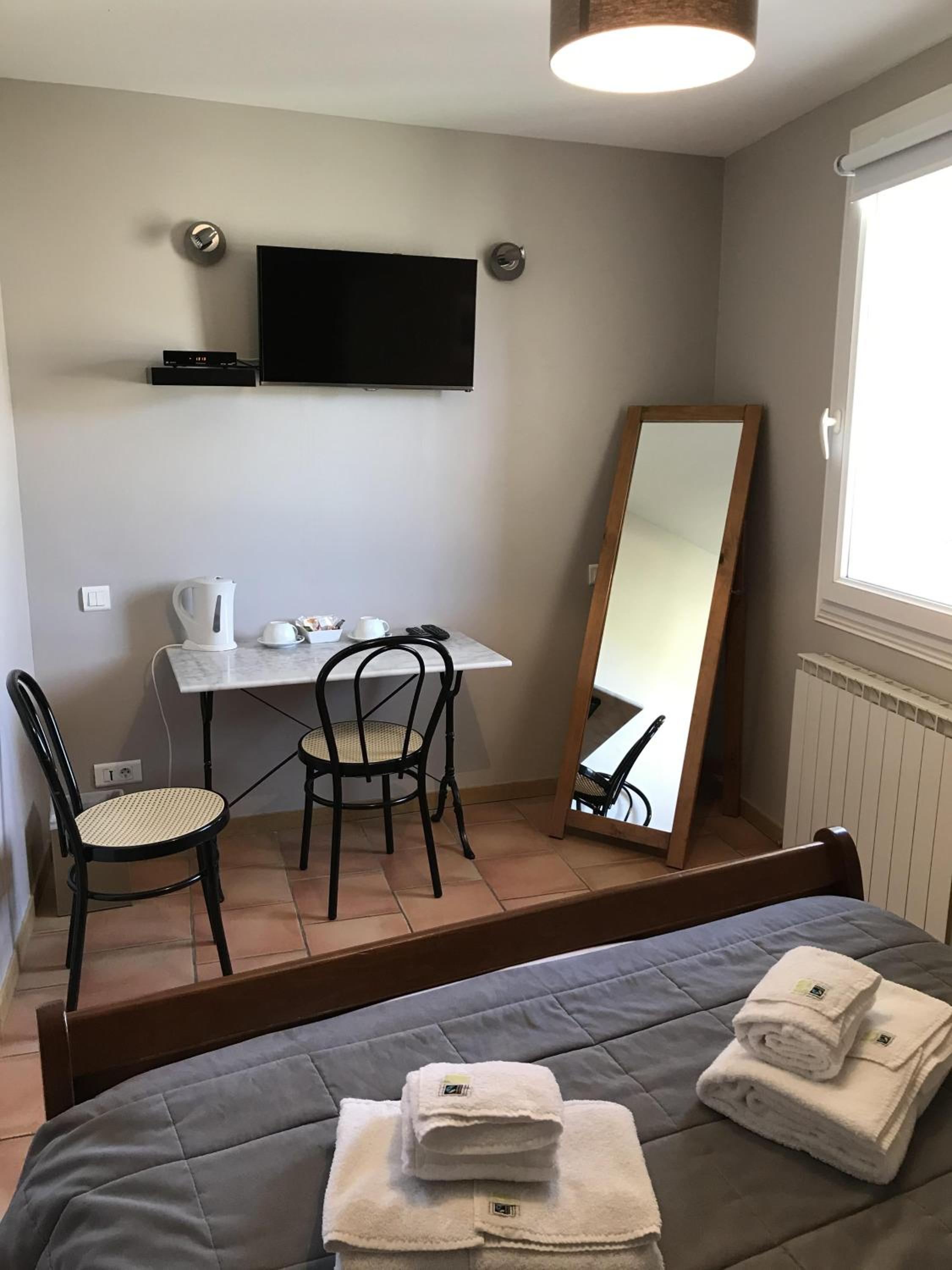 Standard Double Room photo 3