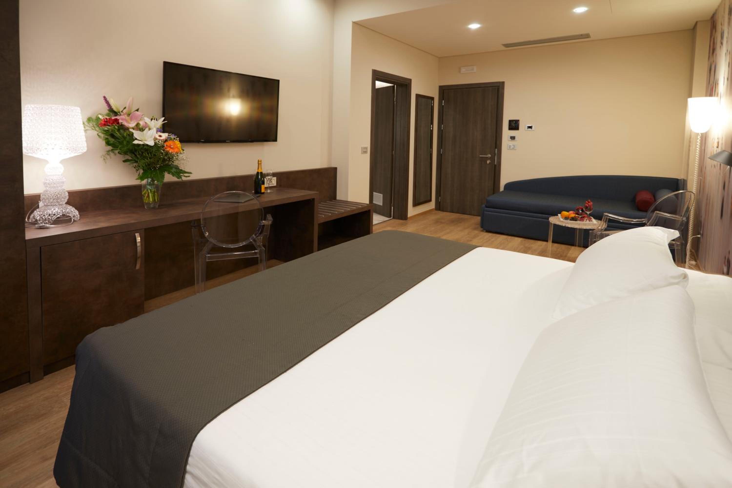 Suite With Spa Access - Photo 3