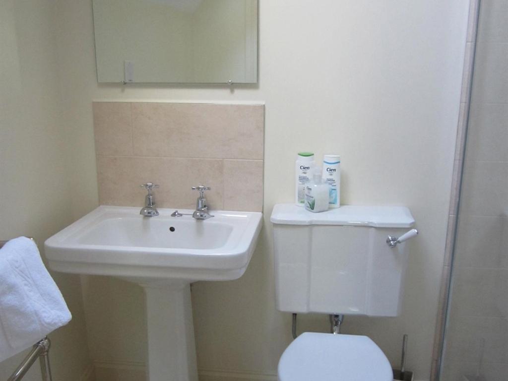 Double Room with Private Bathroom photo 3