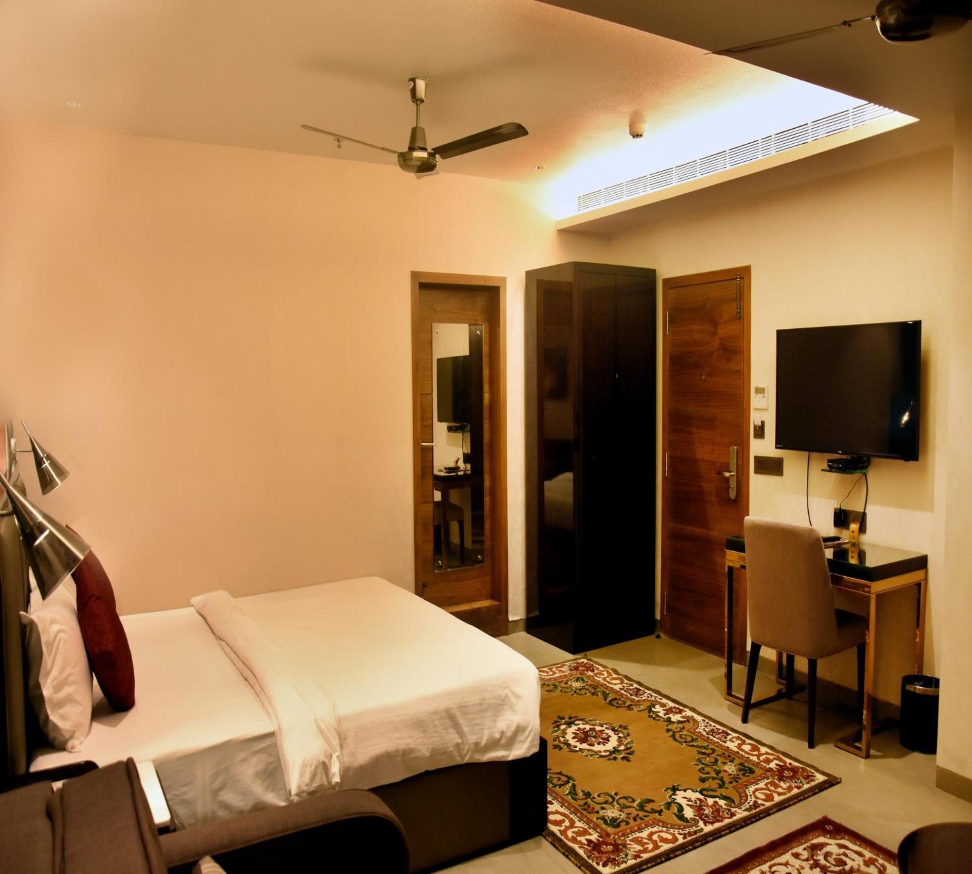 Deluxe Room - Photo 8