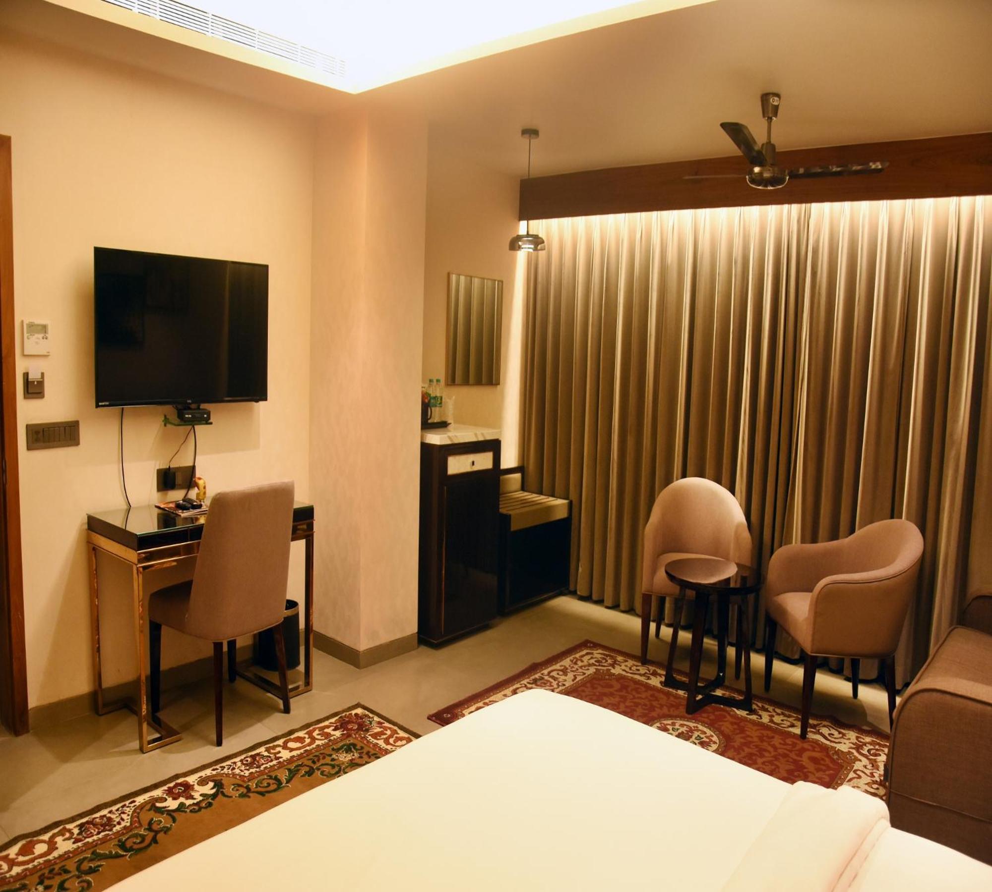 Deluxe Room - Photo 7