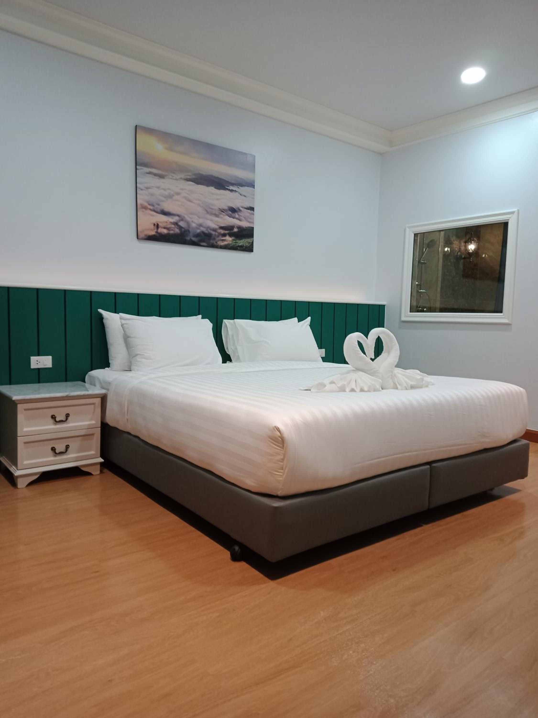 Superior King Room - Photo 4
