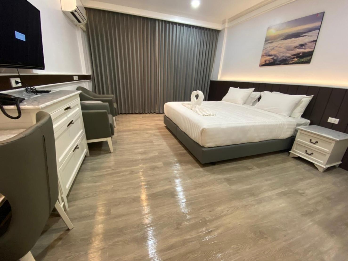 Superior King Room - Photo 3