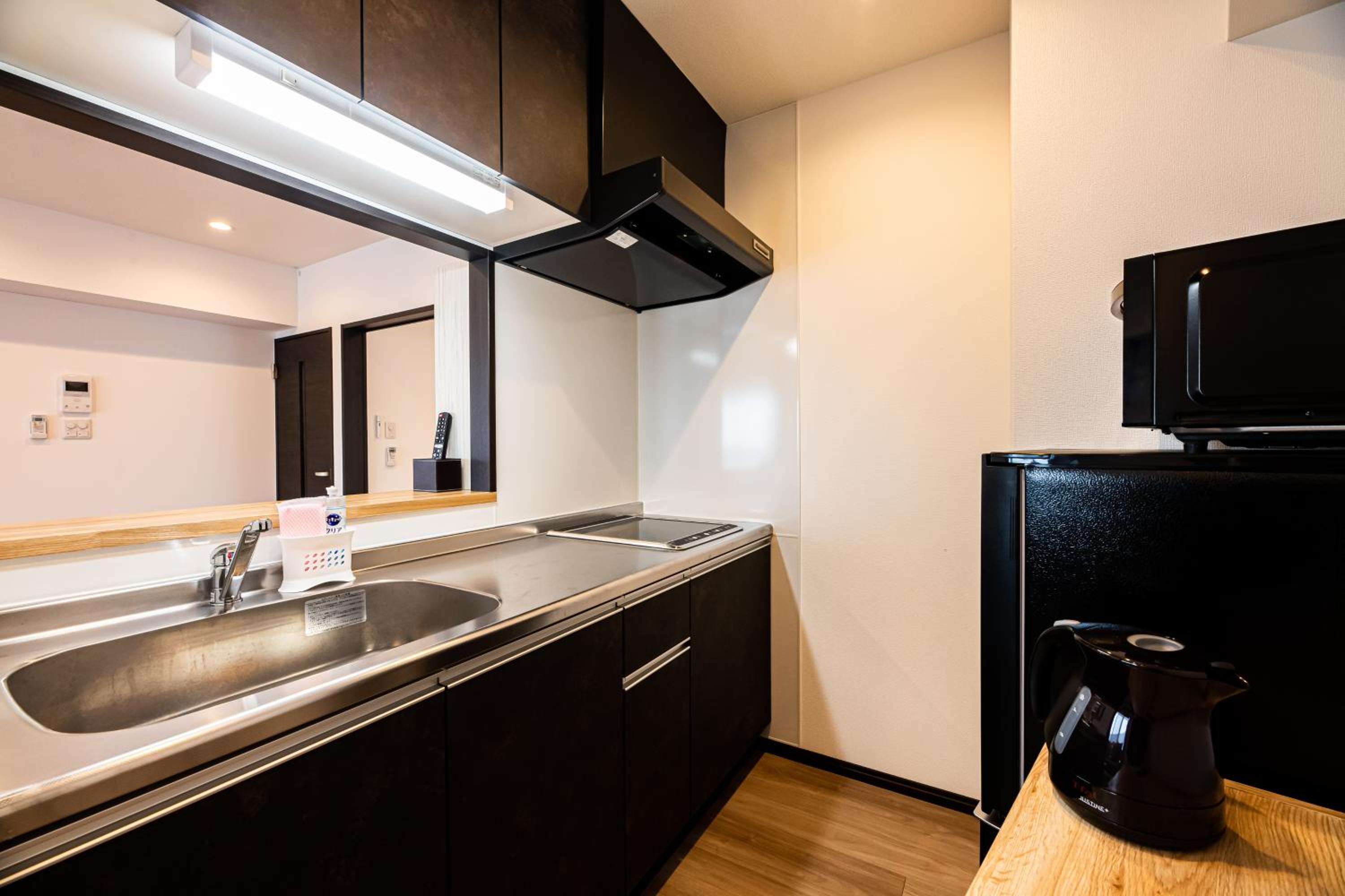 Deluxe Apartment - No Cleaning for Consecutive Night Stays - Photo 20