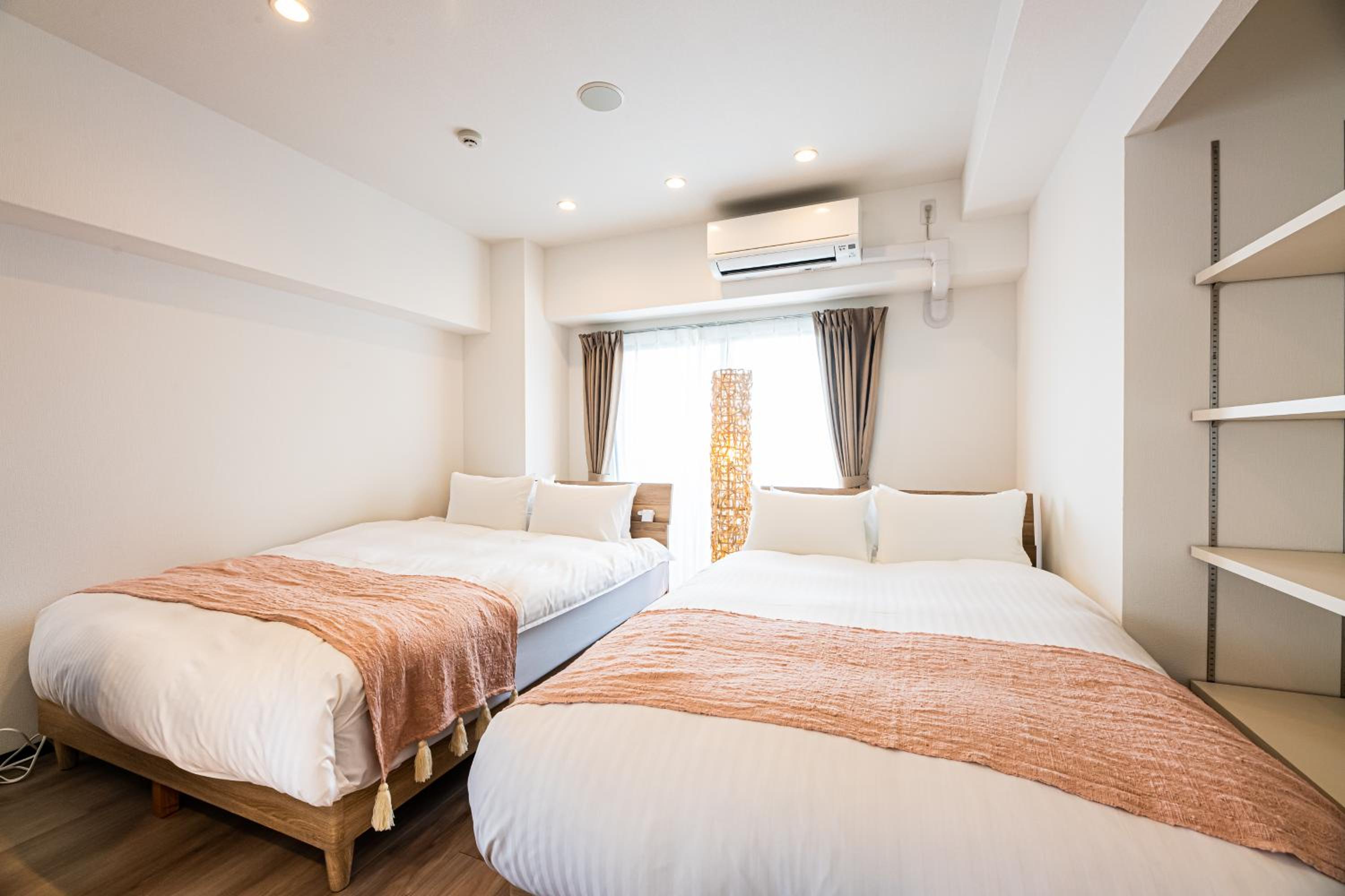 Deluxe Apartment - No Cleaning for Consecutive Night Stays - Photo 21