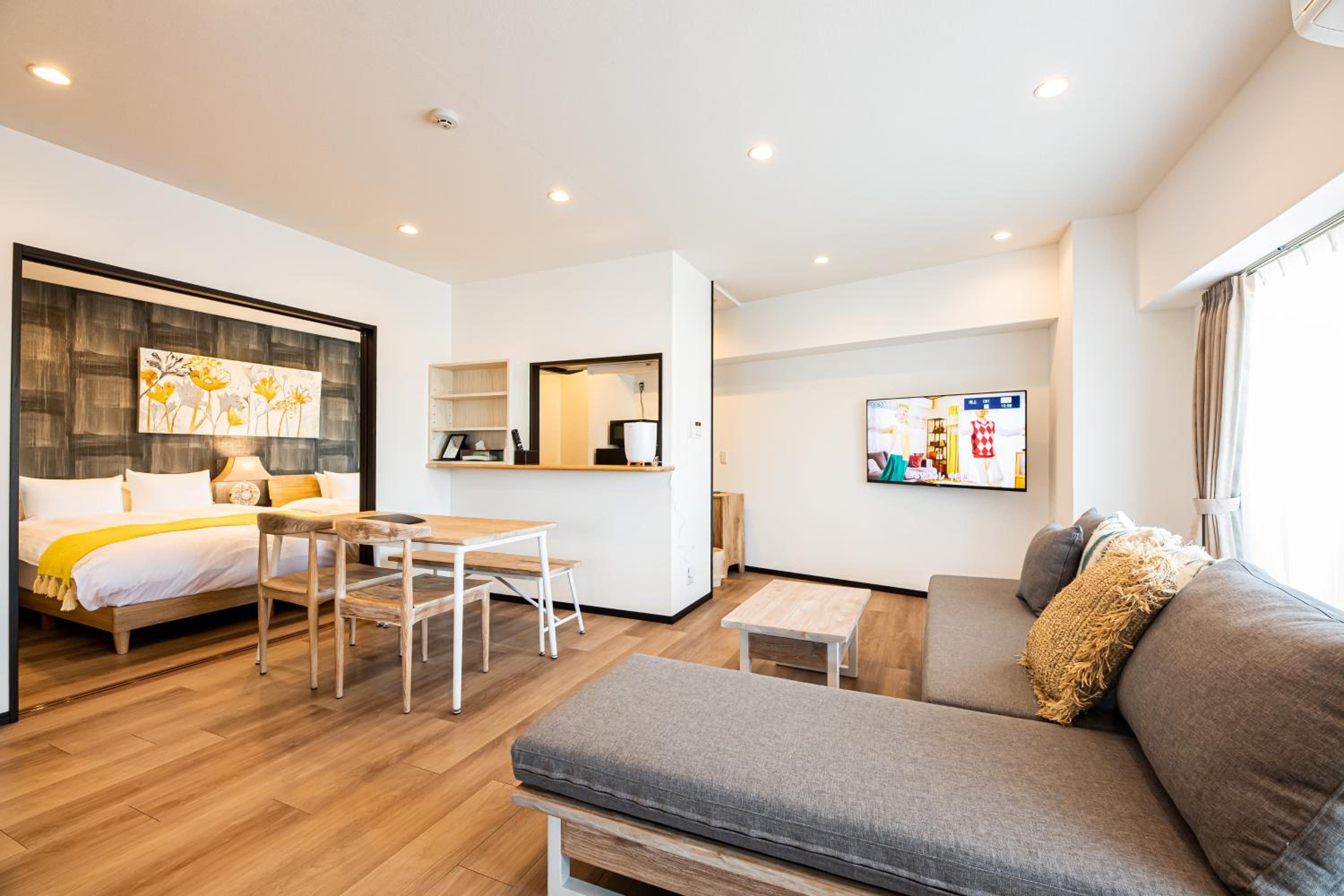 Deluxe Apartment - No Cleaning for Consecutive Night Stays - Photo 1