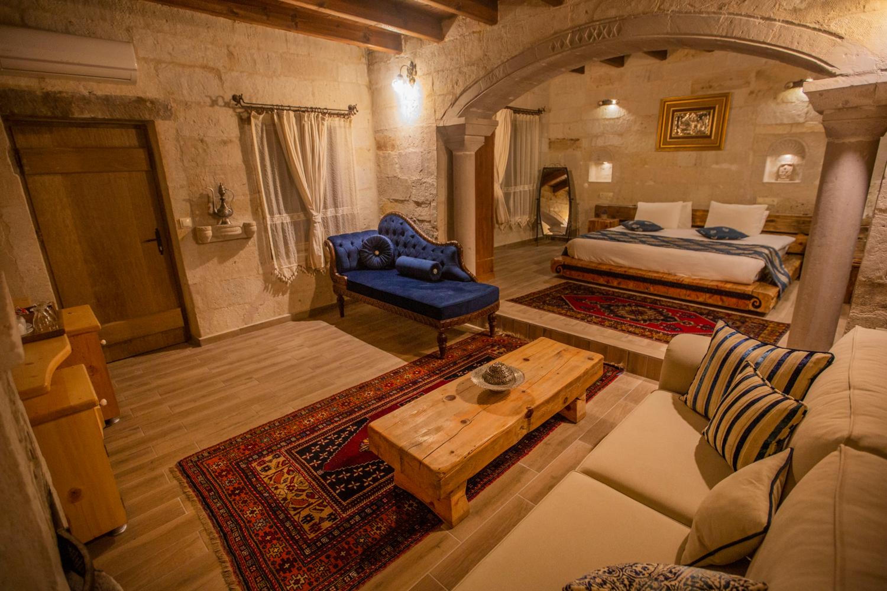 King Suite - Photo 6