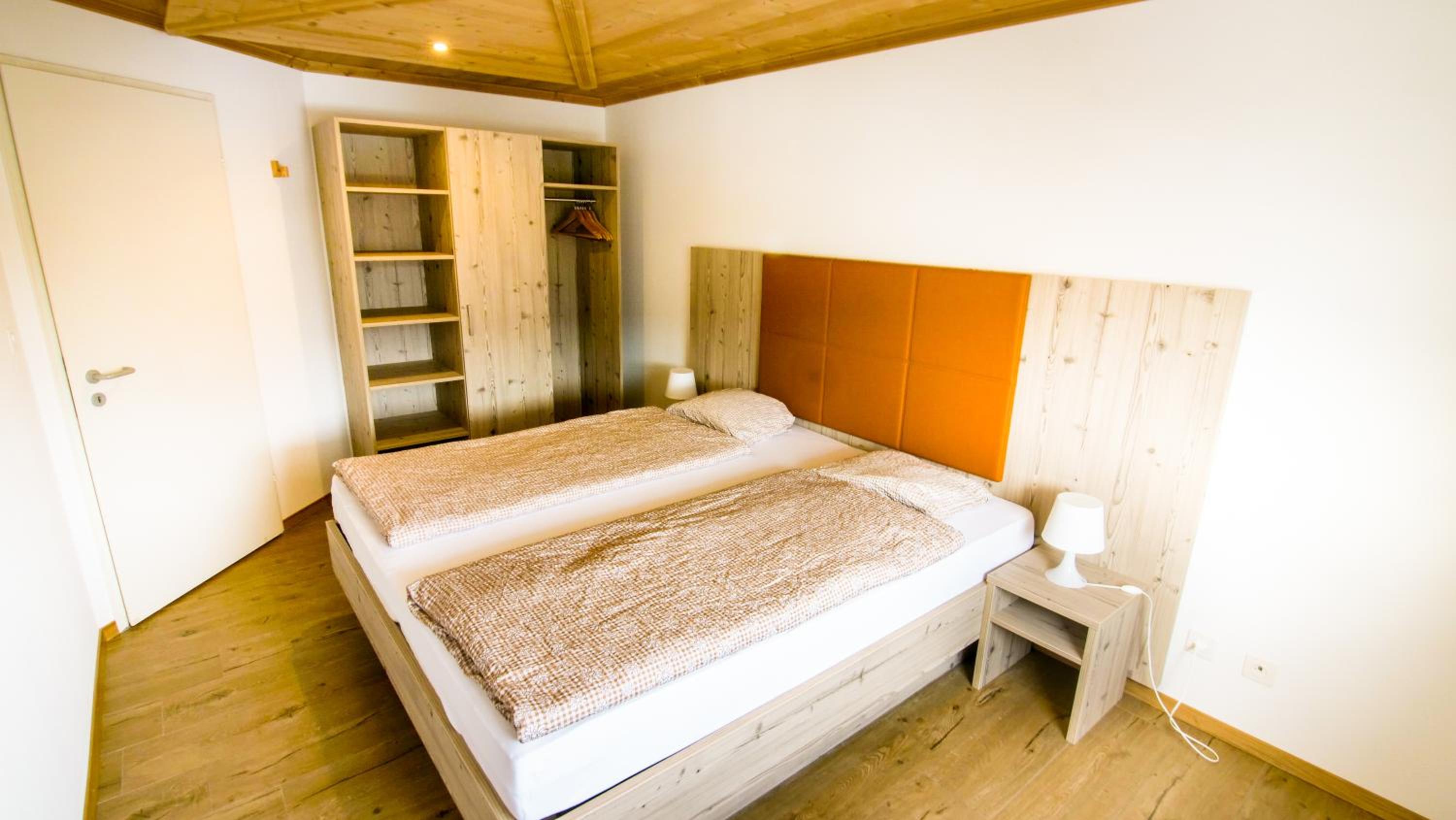 One-Bedroom Apartment - Annex - Photo 2