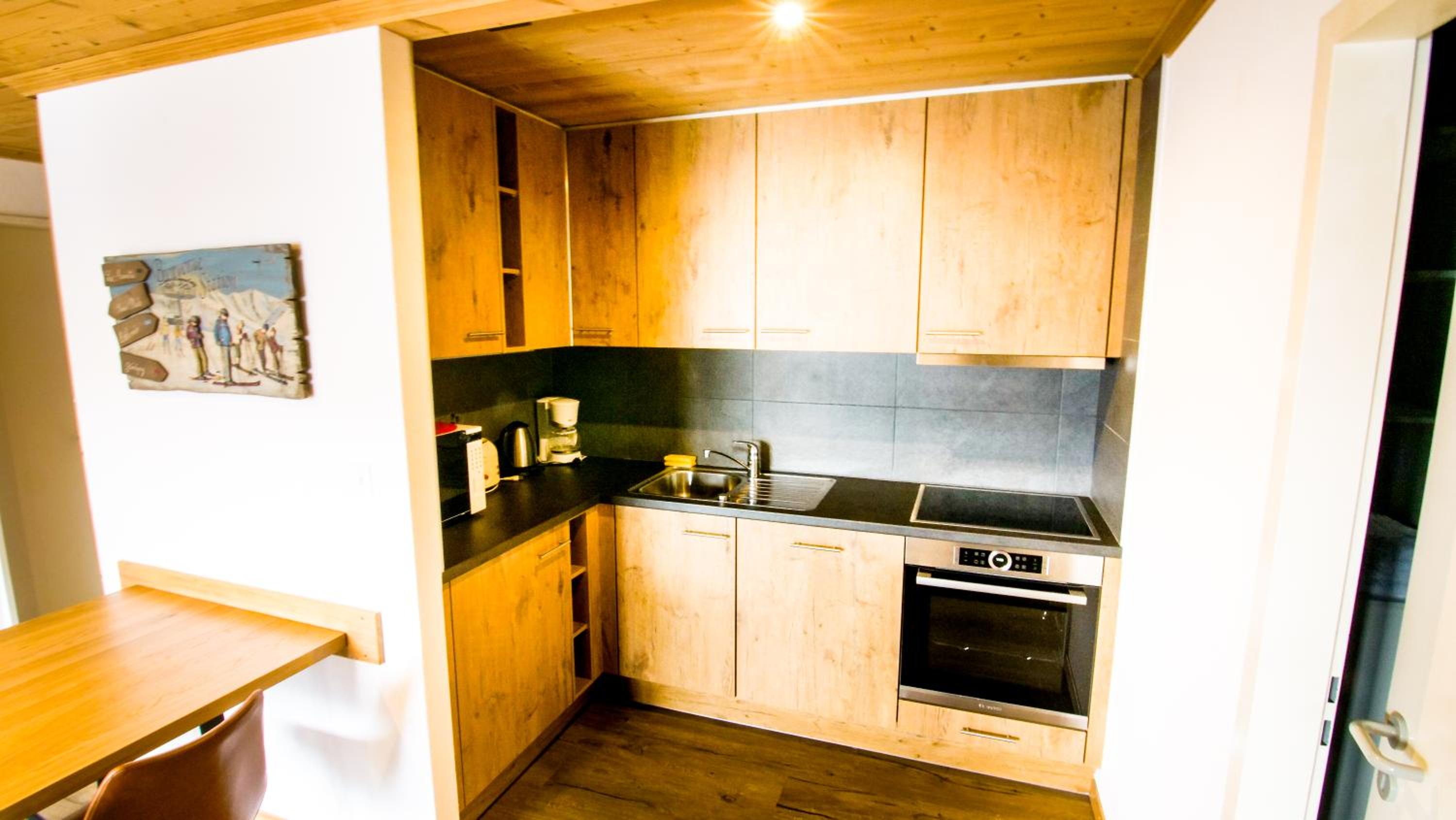 One-Bedroom Apartment - Annex - Photo 6