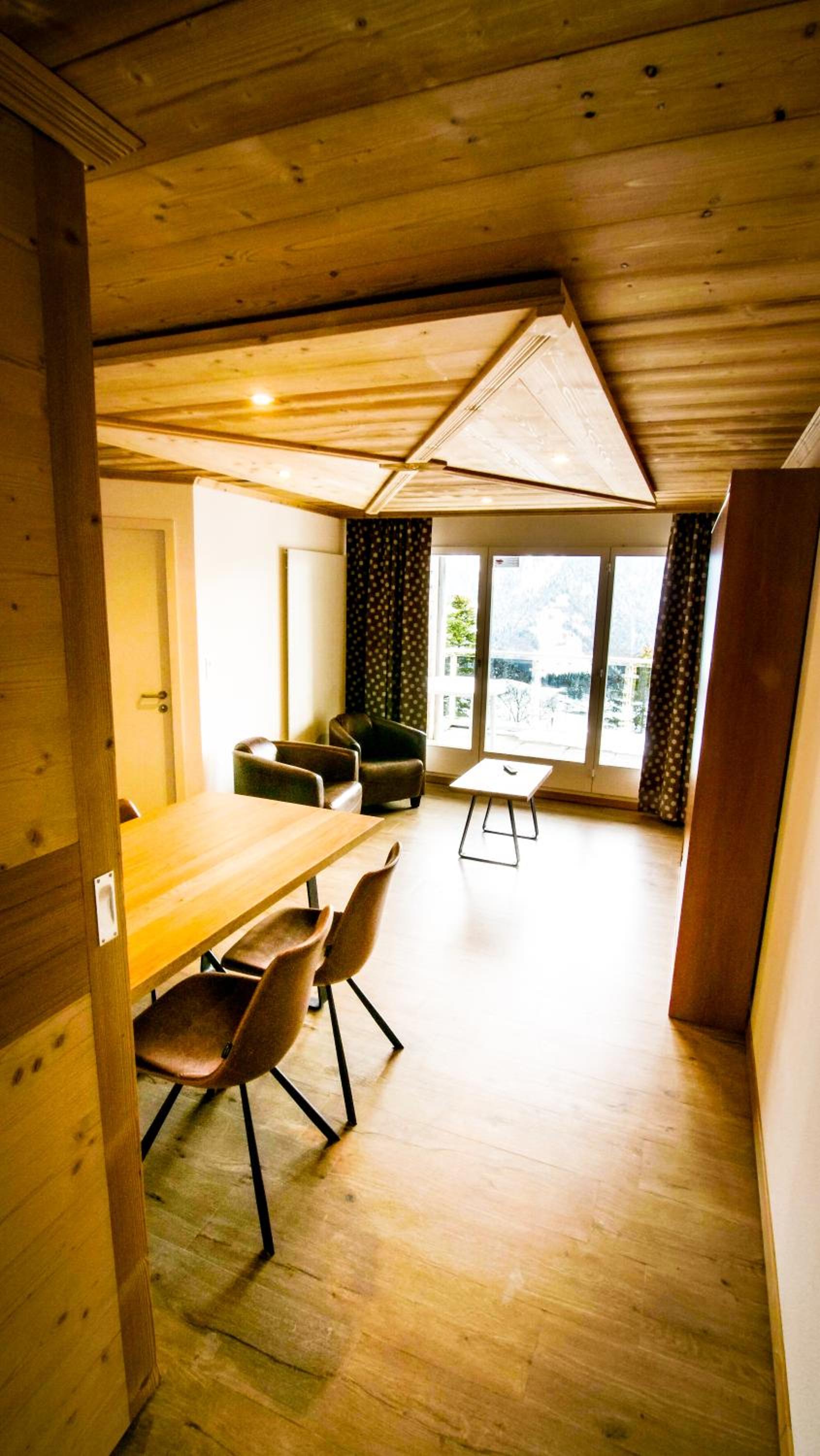 One-Bedroom Apartment - Annex - Photo 8
