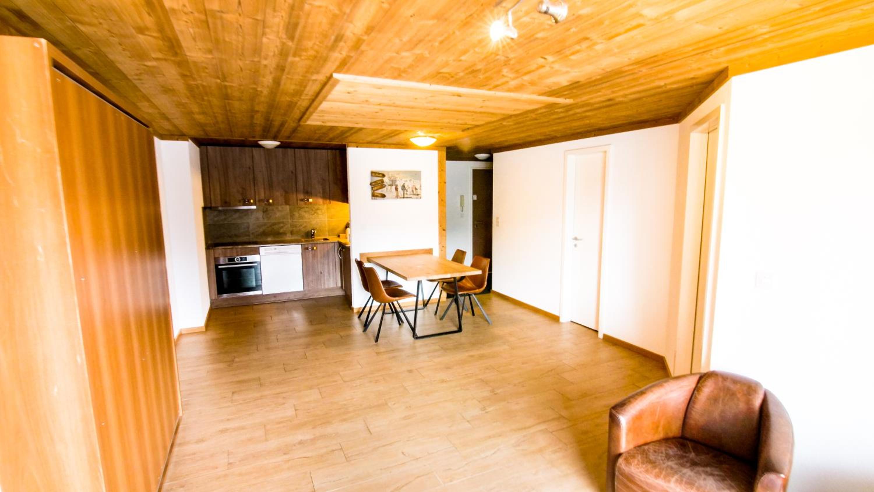 One-Bedroom Apartment - Annex - Photo 9