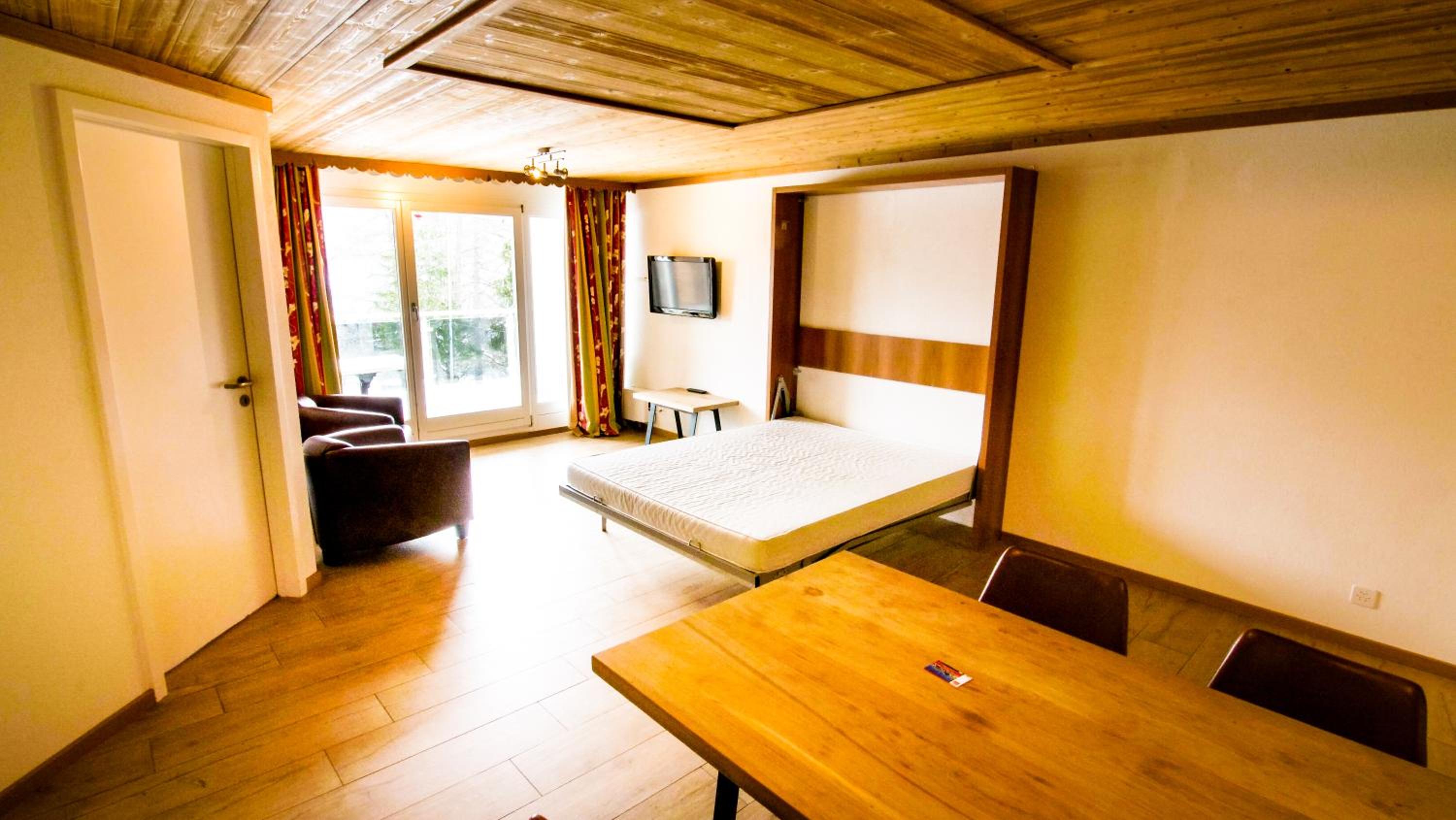 One-Bedroom Apartment - Annex - Photo 10
