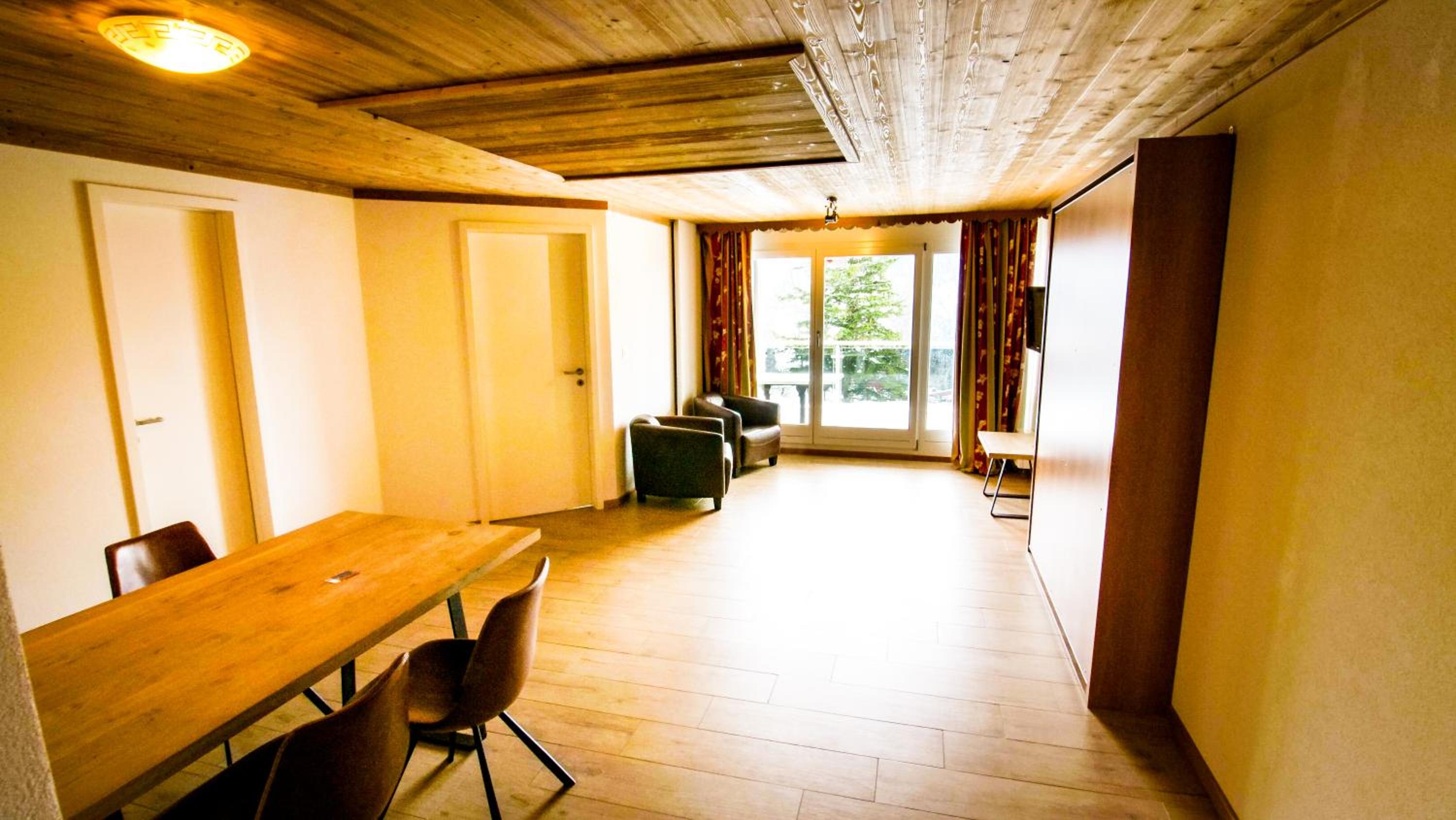 One-Bedroom Apartment - Annex - Photo 11