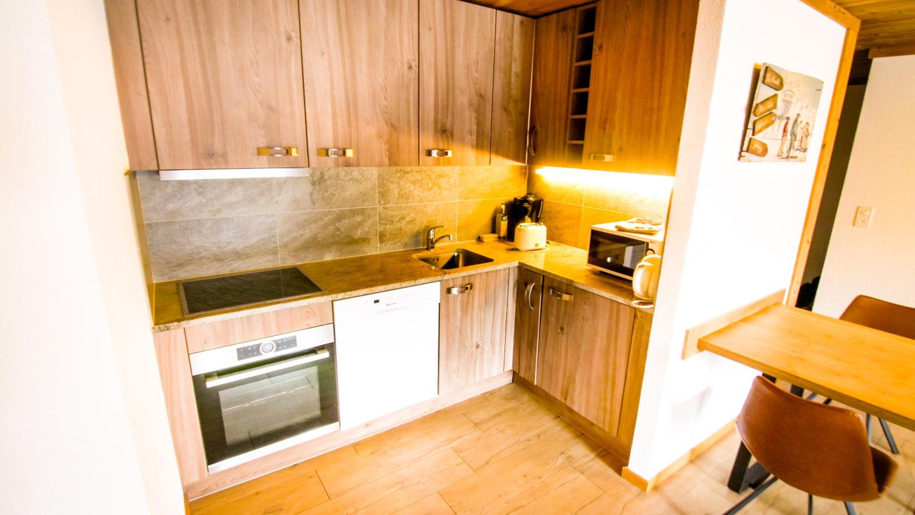 One-Bedroom Apartment - Annex - Photo 12