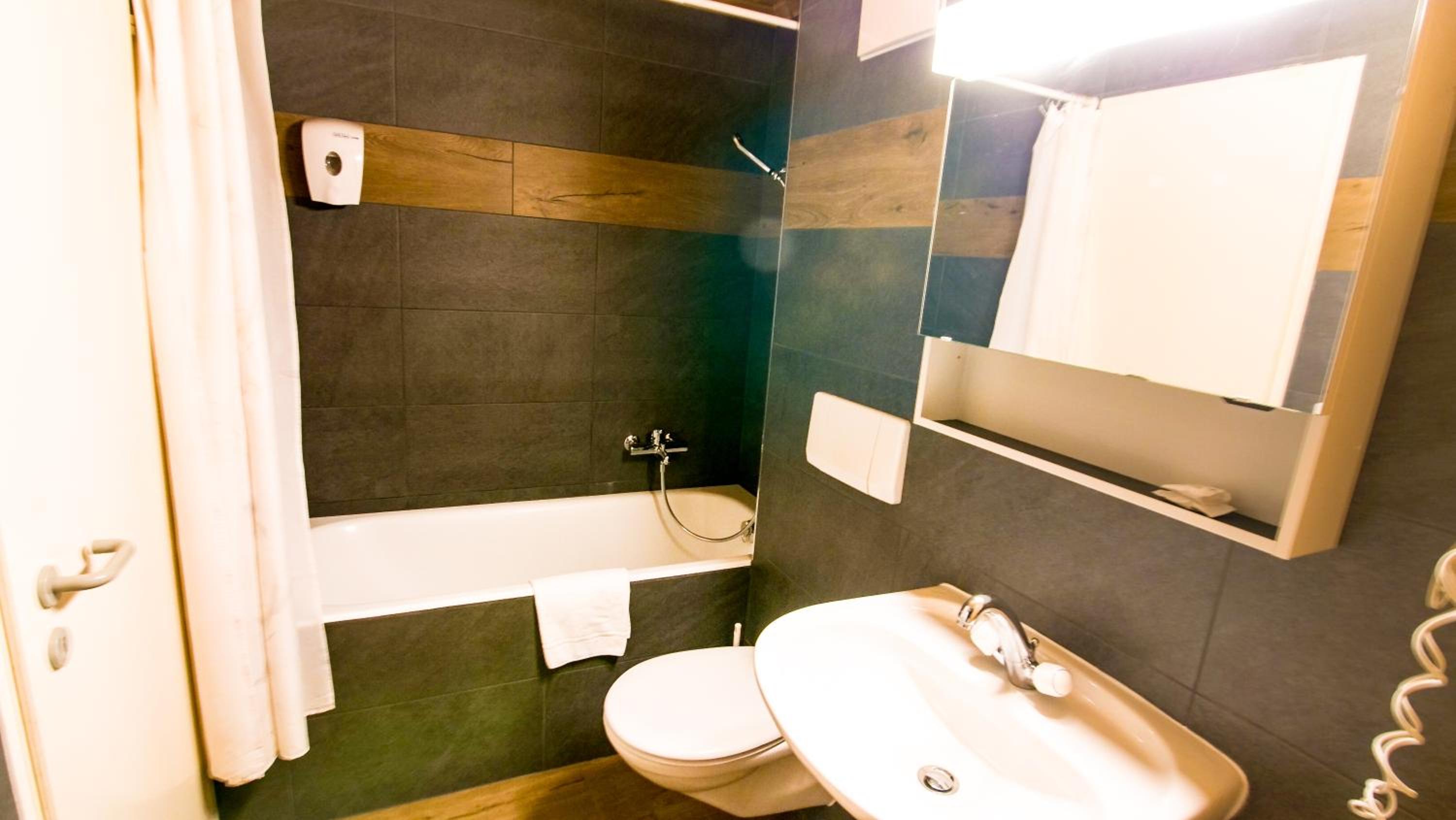 Two-Bedroom Apartment - Annex - Photo 12