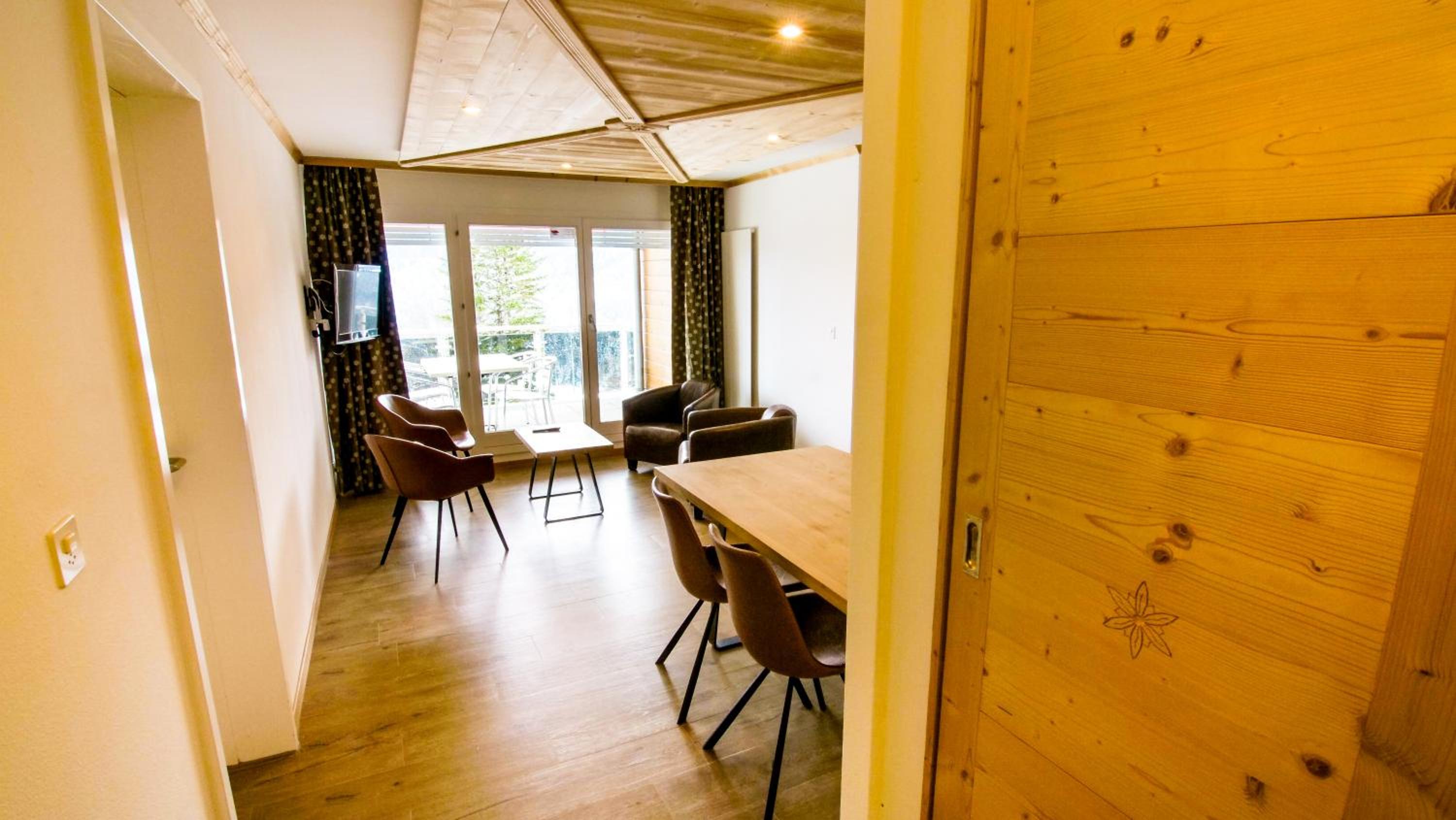Two-Bedroom Apartment - Annex - Photo 2
