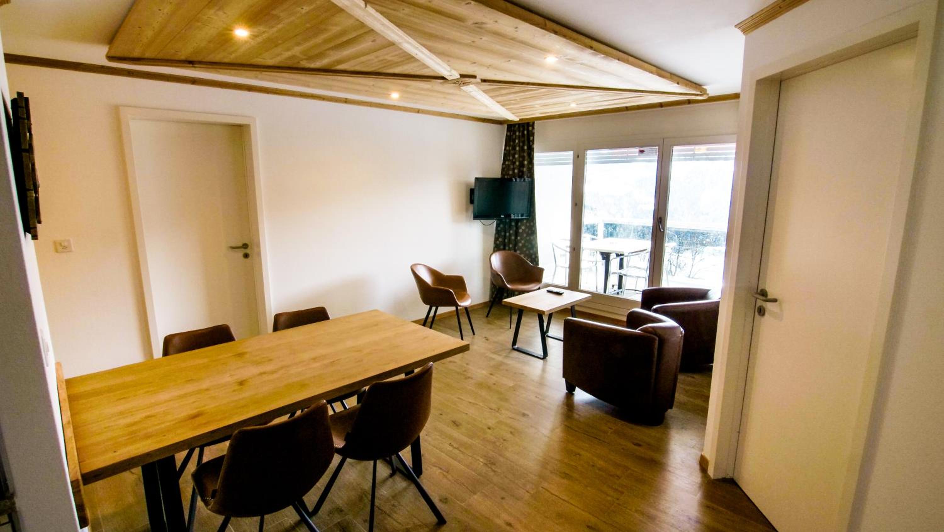 Two-Bedroom Apartment - Annex - Photo 3