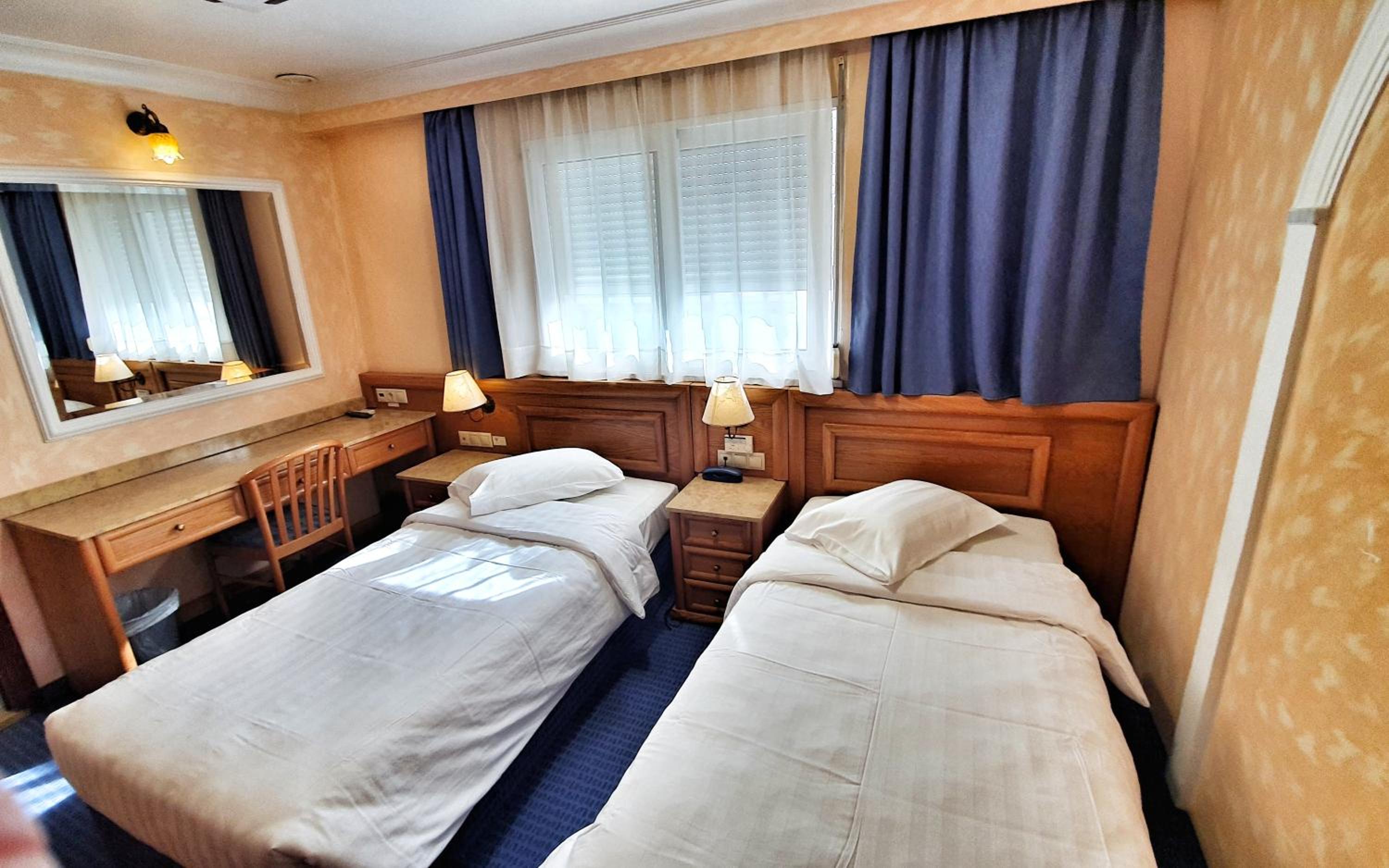 Twin Room - Photo 9