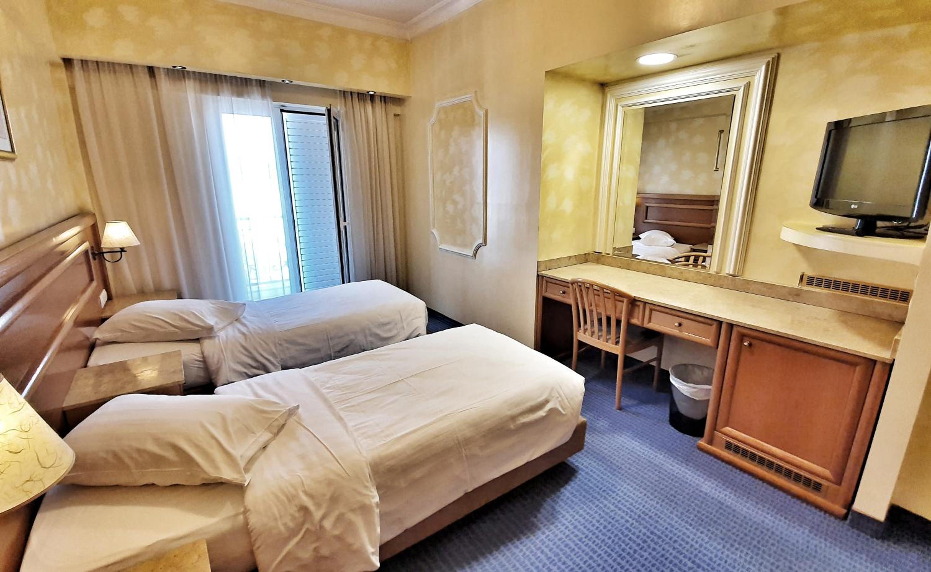 Twin Room - Photo 10