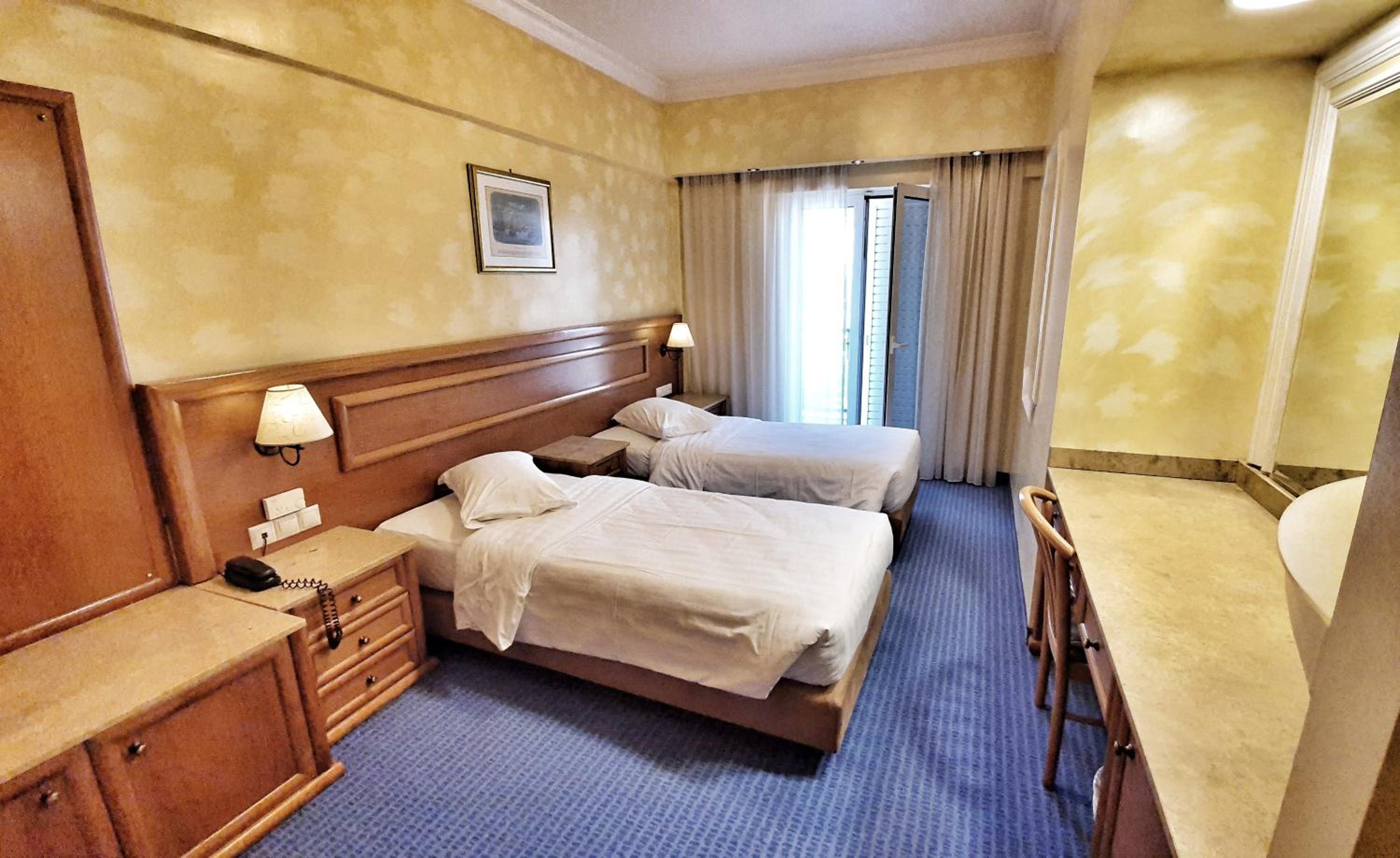 Twin Room - Photo 3
