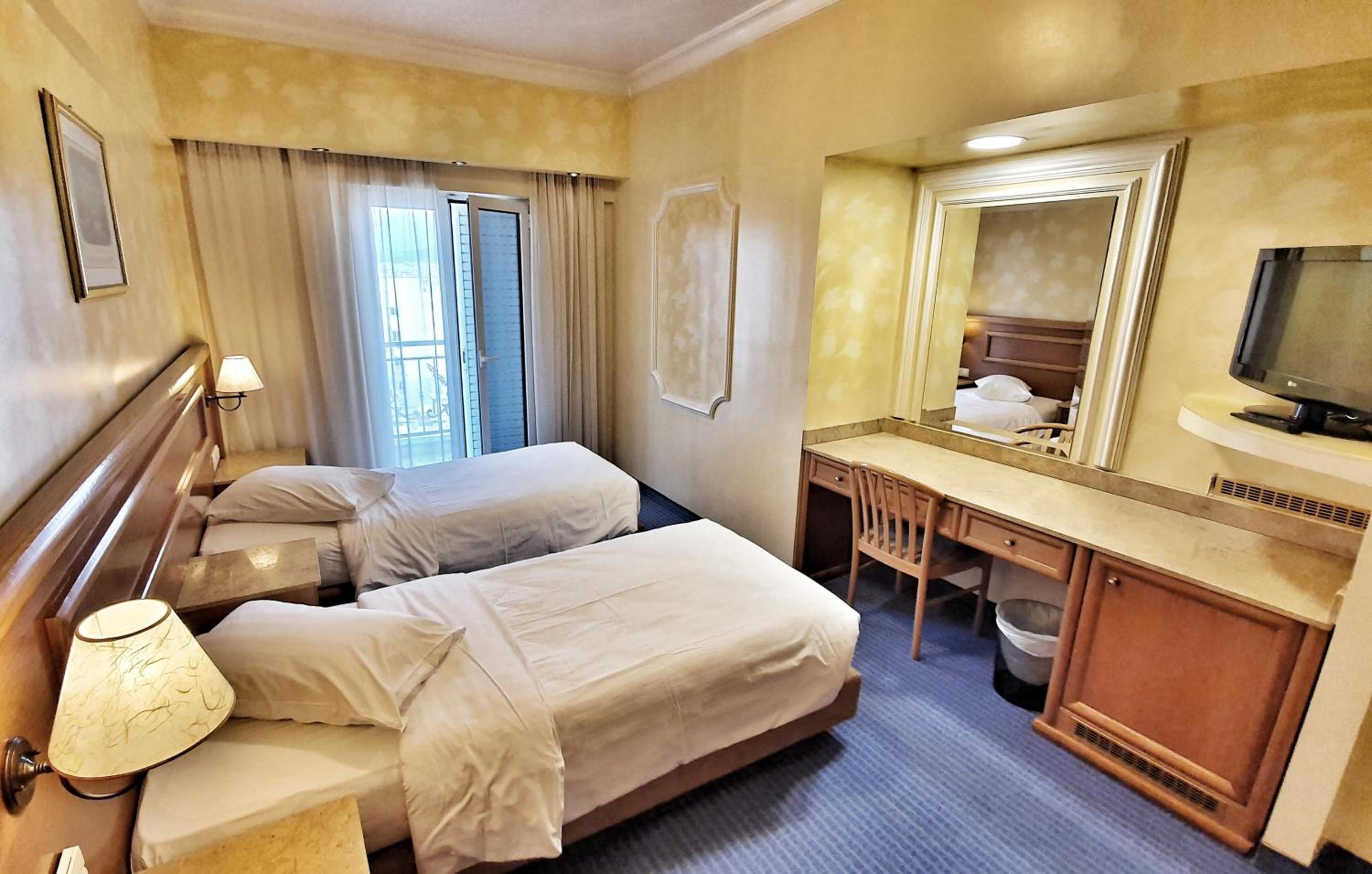 Twin Room - Photo 7