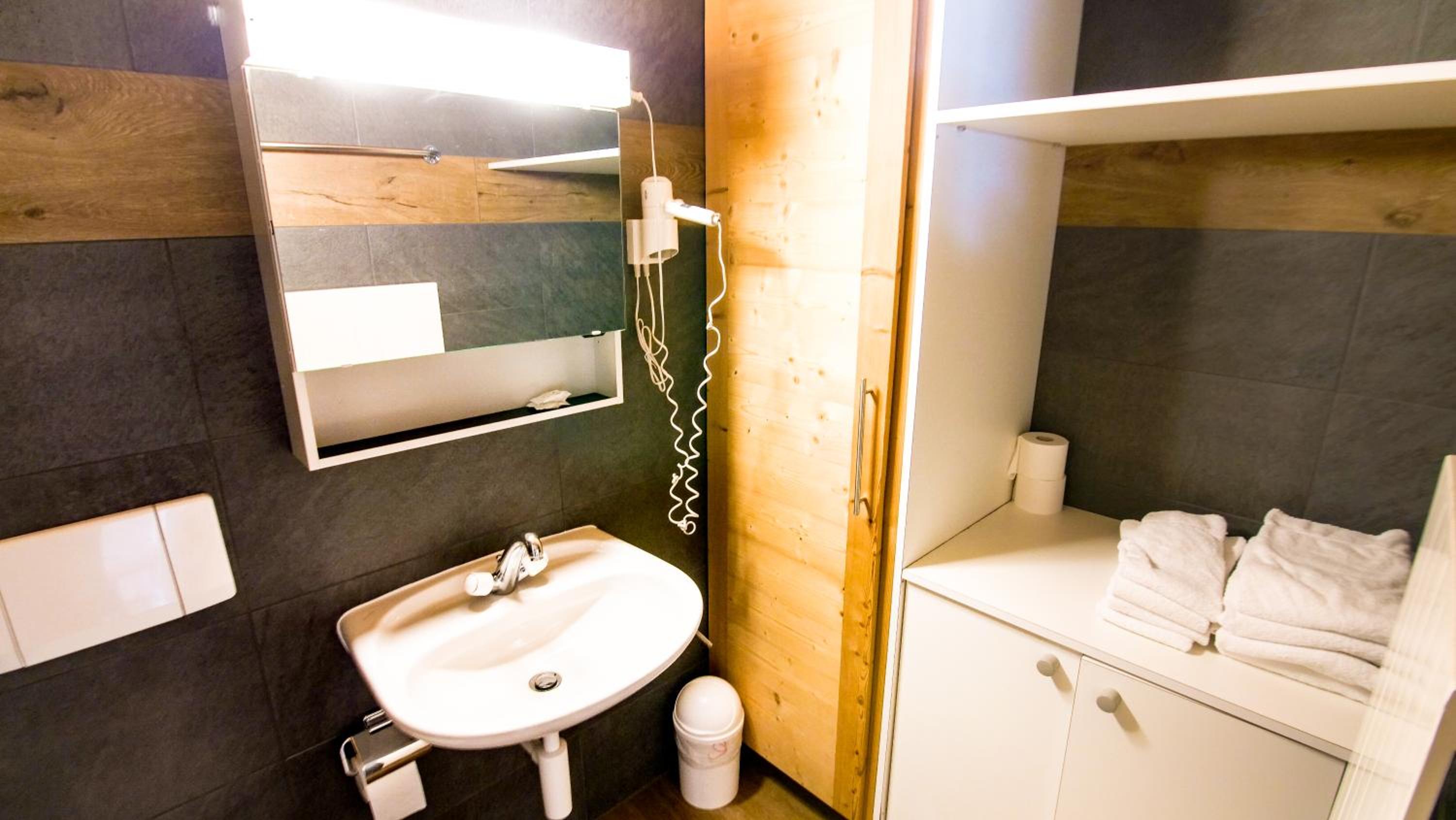 Two-Bedroom Apartment - Annex - Photo 16