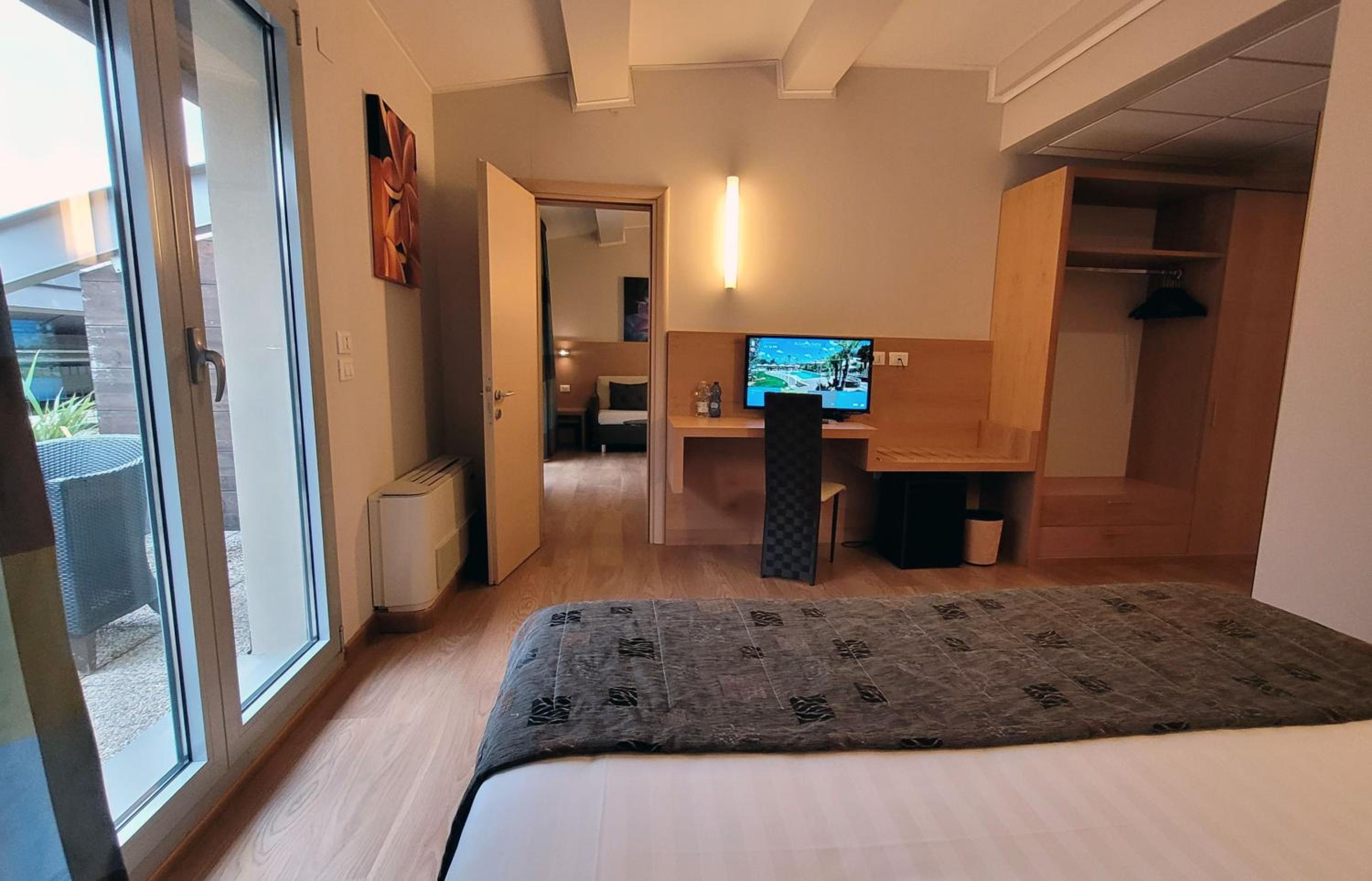 Deluxe Suite photo 2