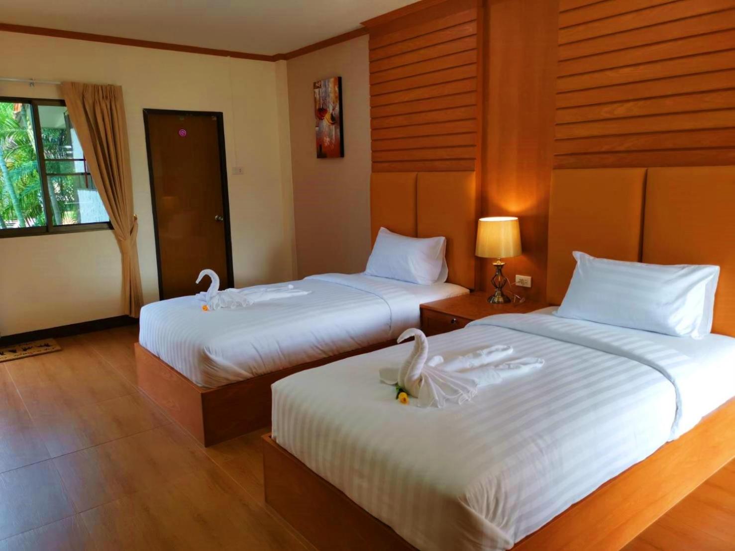 Large Twin Room photo 2