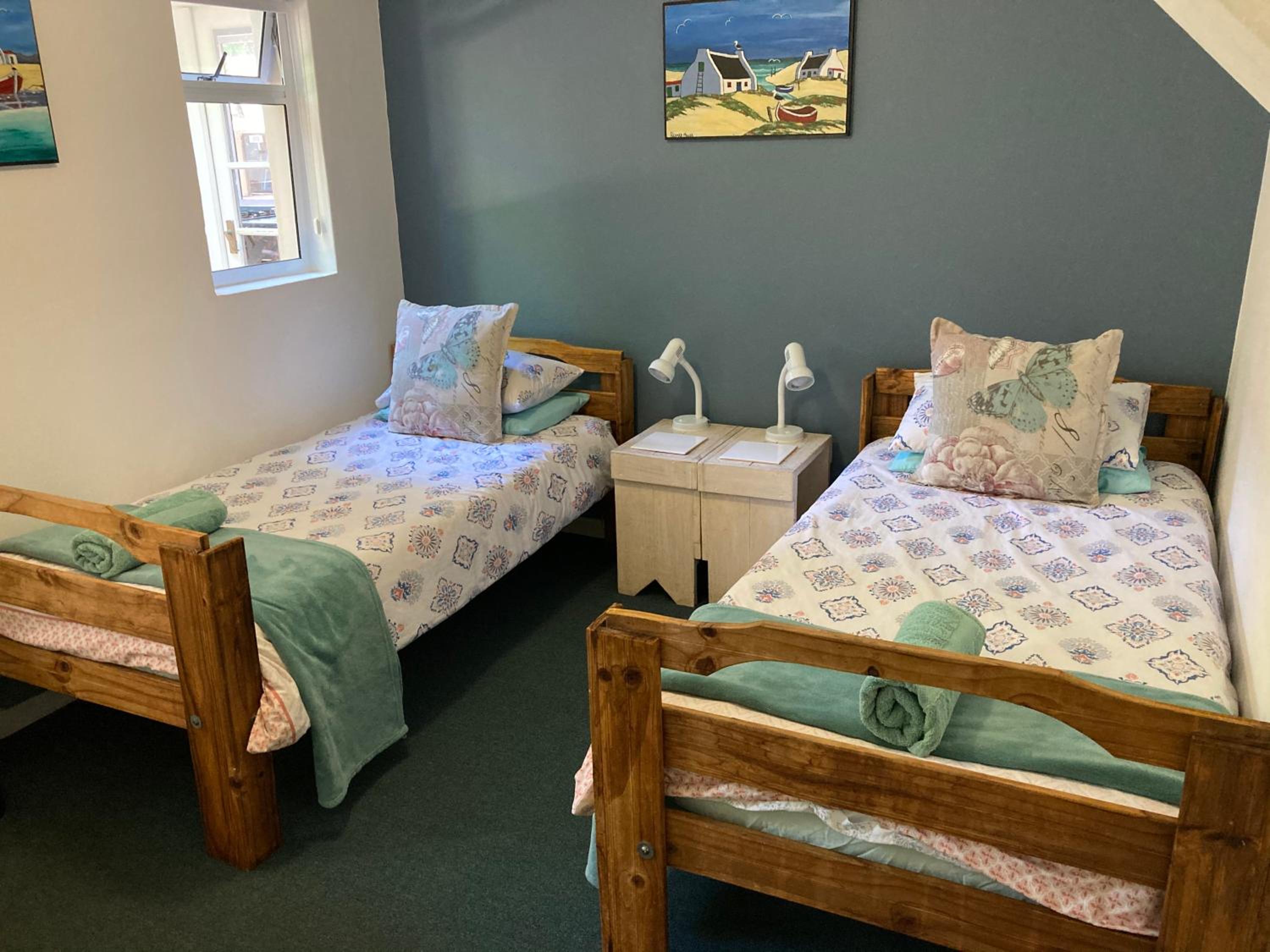 Standard Twin Room with Shared Communal Bathrooms photo 1