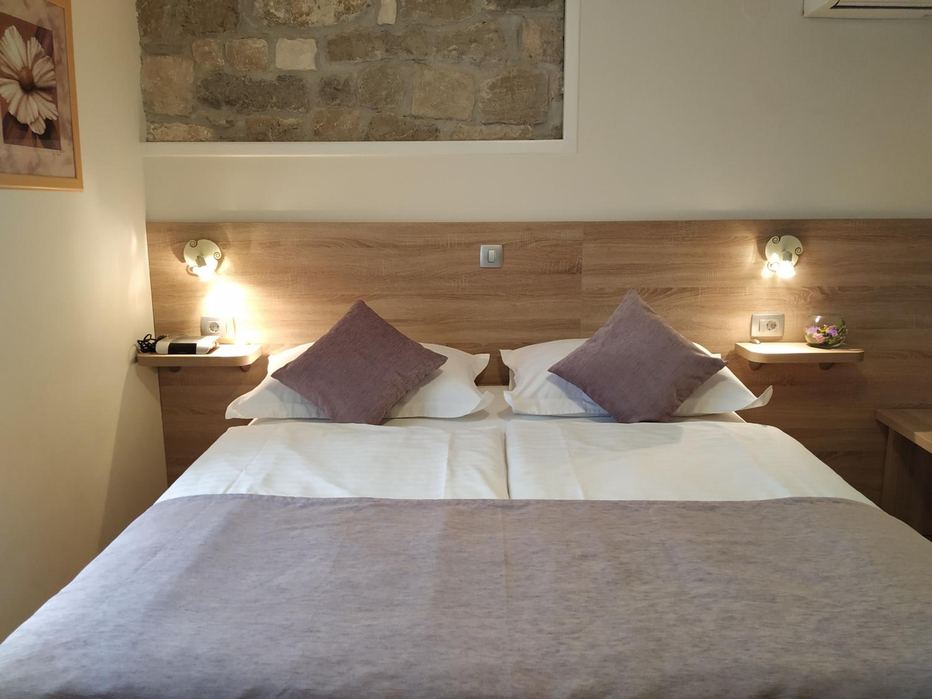 Double or Twin Room with City View photo 3