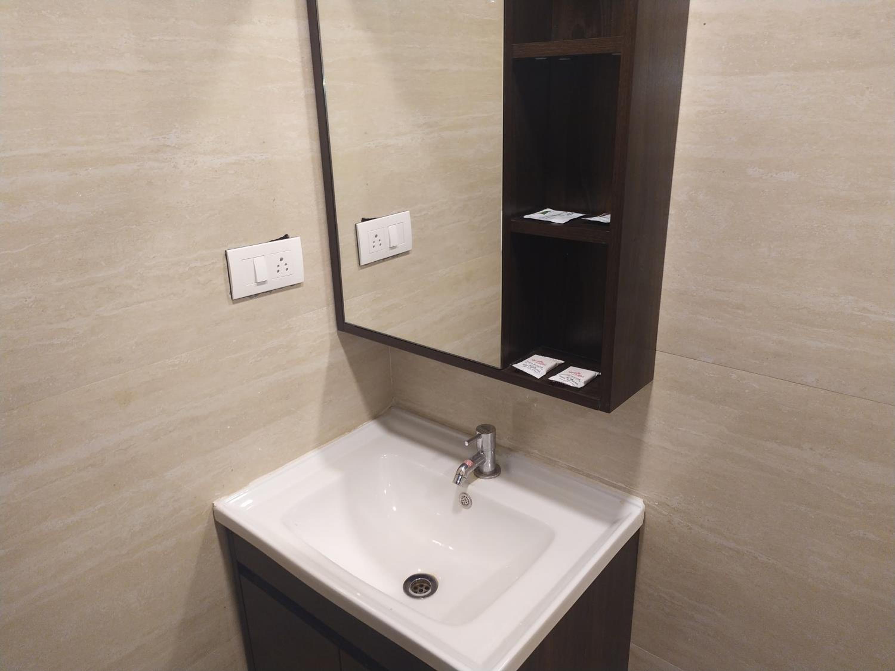 Deluxe Room - Photo 8
