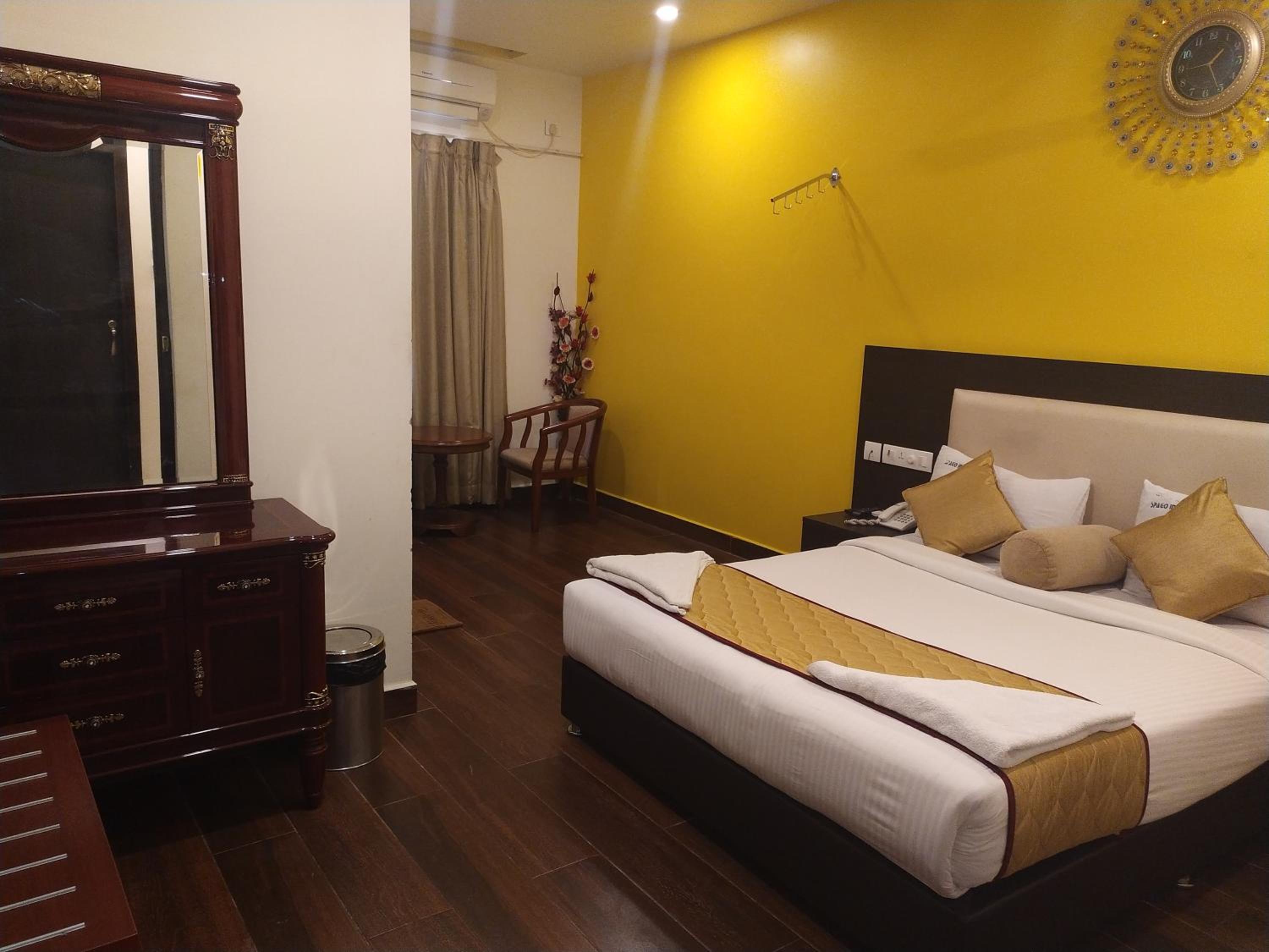 Deluxe Room - Photo 4