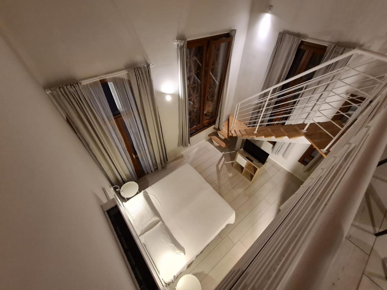 Double Room with Private Bathroom - Photo 2