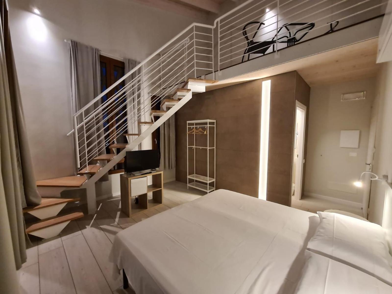 Double Room with Private Bathroom - Photo 1