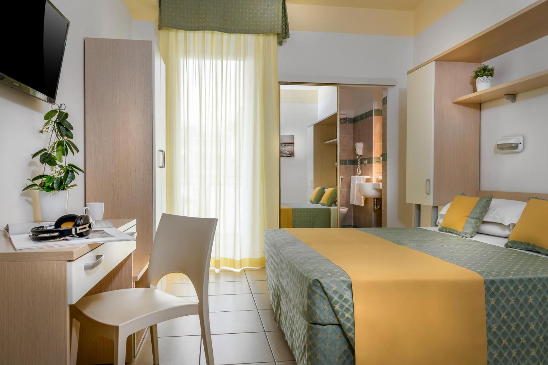 Standard Double or Twin Room with Balcony photo 2
