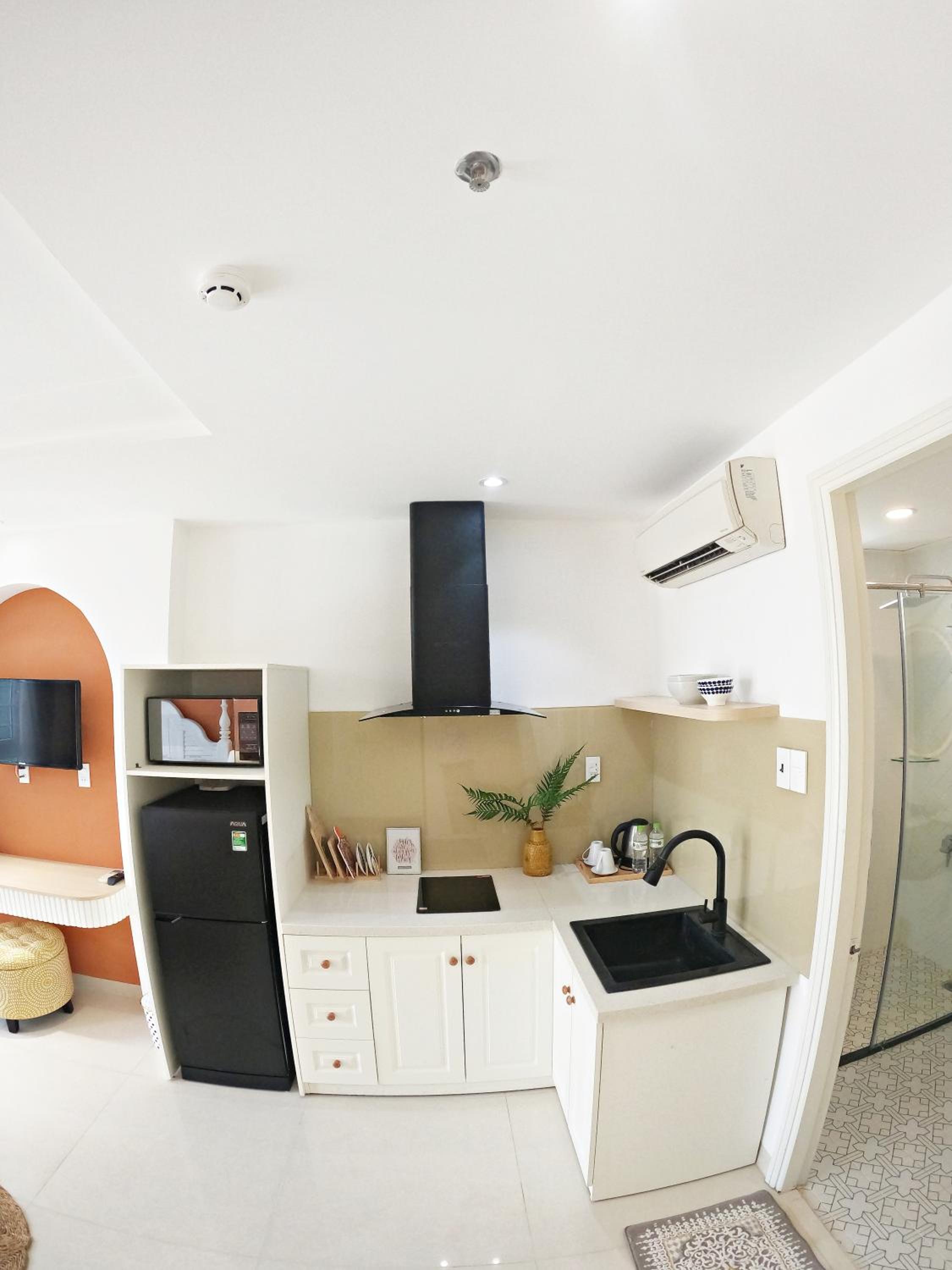 Deluxe Studio King Room photo 2