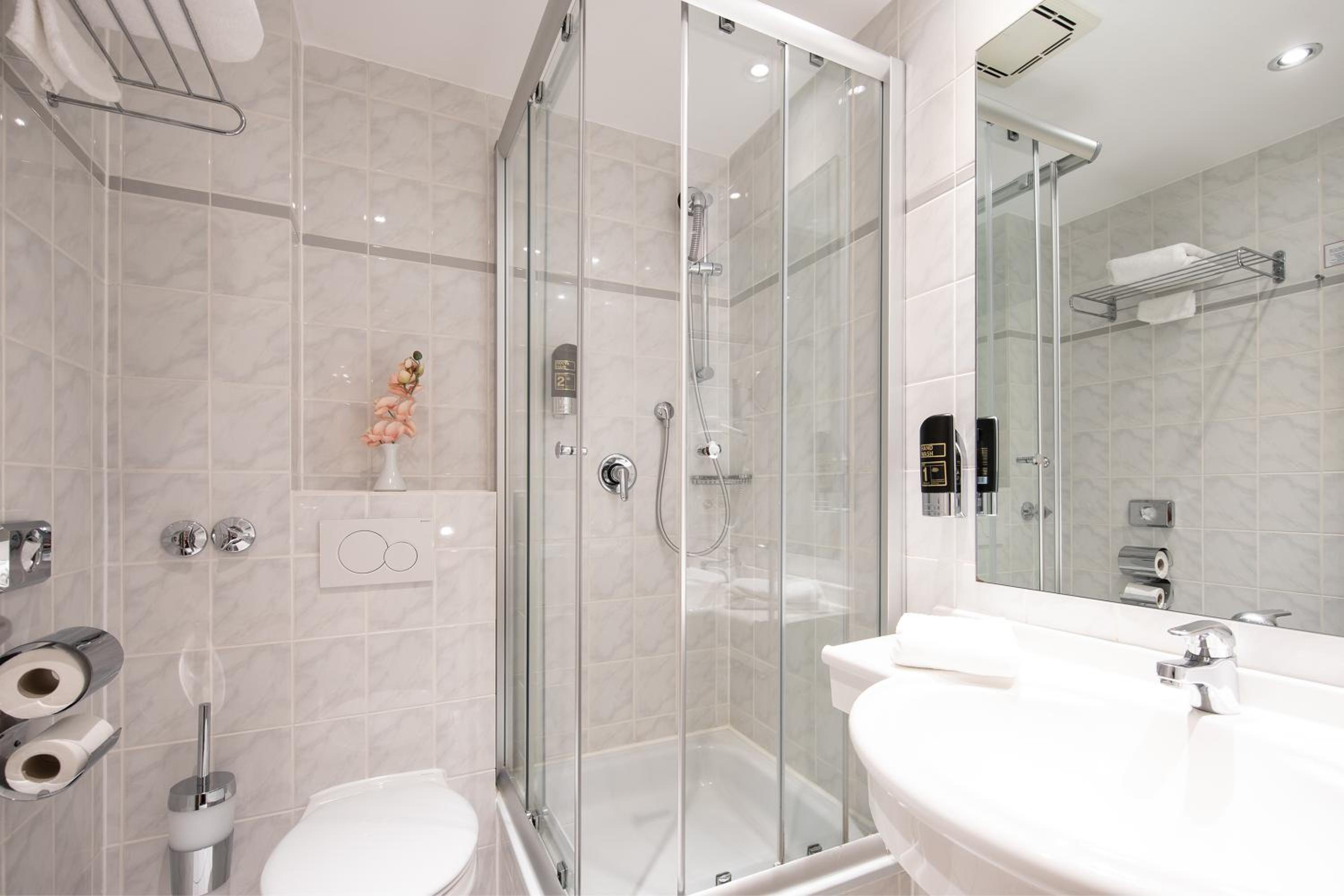 Standard Double or Twin Room photo 2