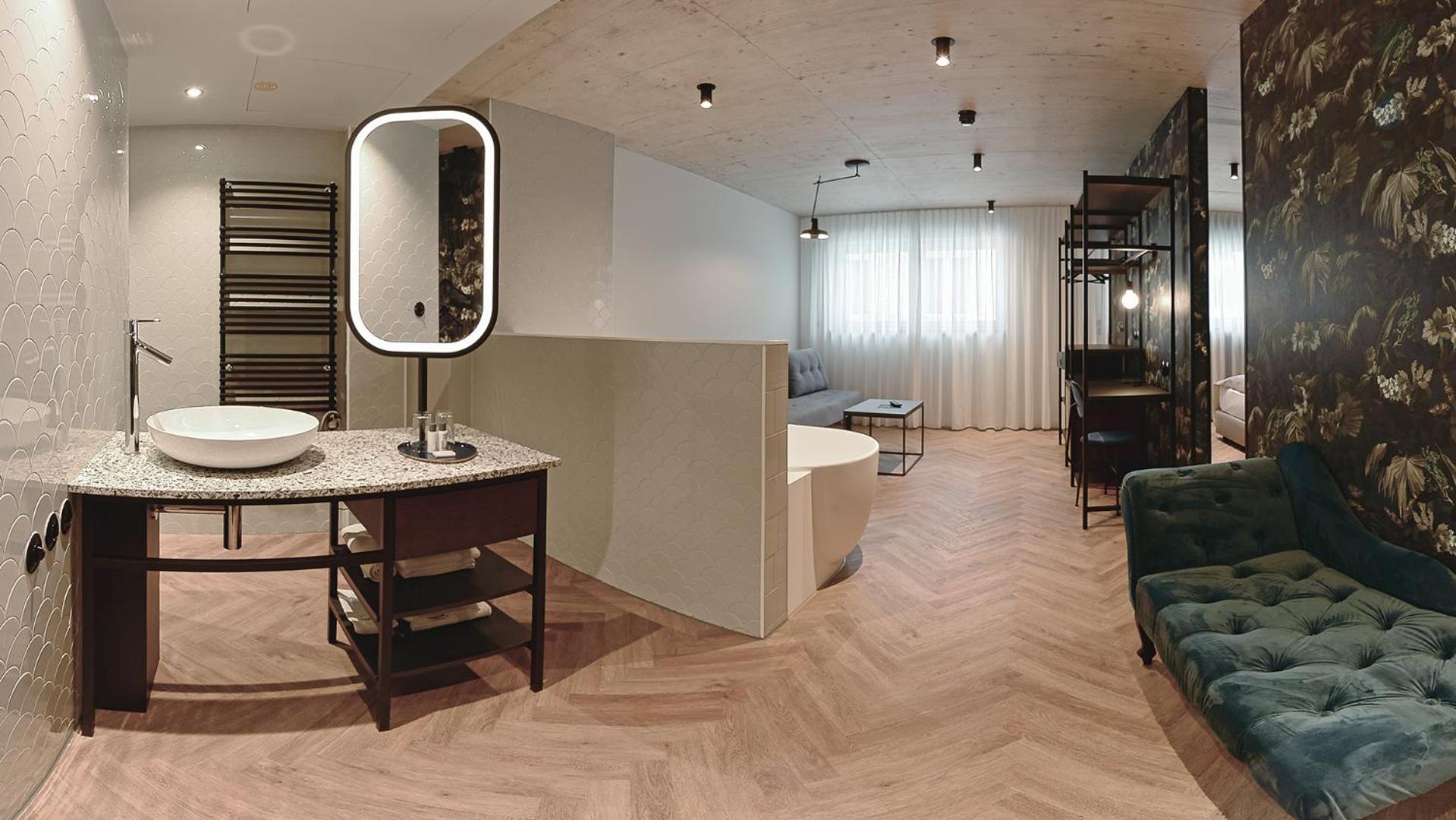 Plus Double Room - Large - Photo 9