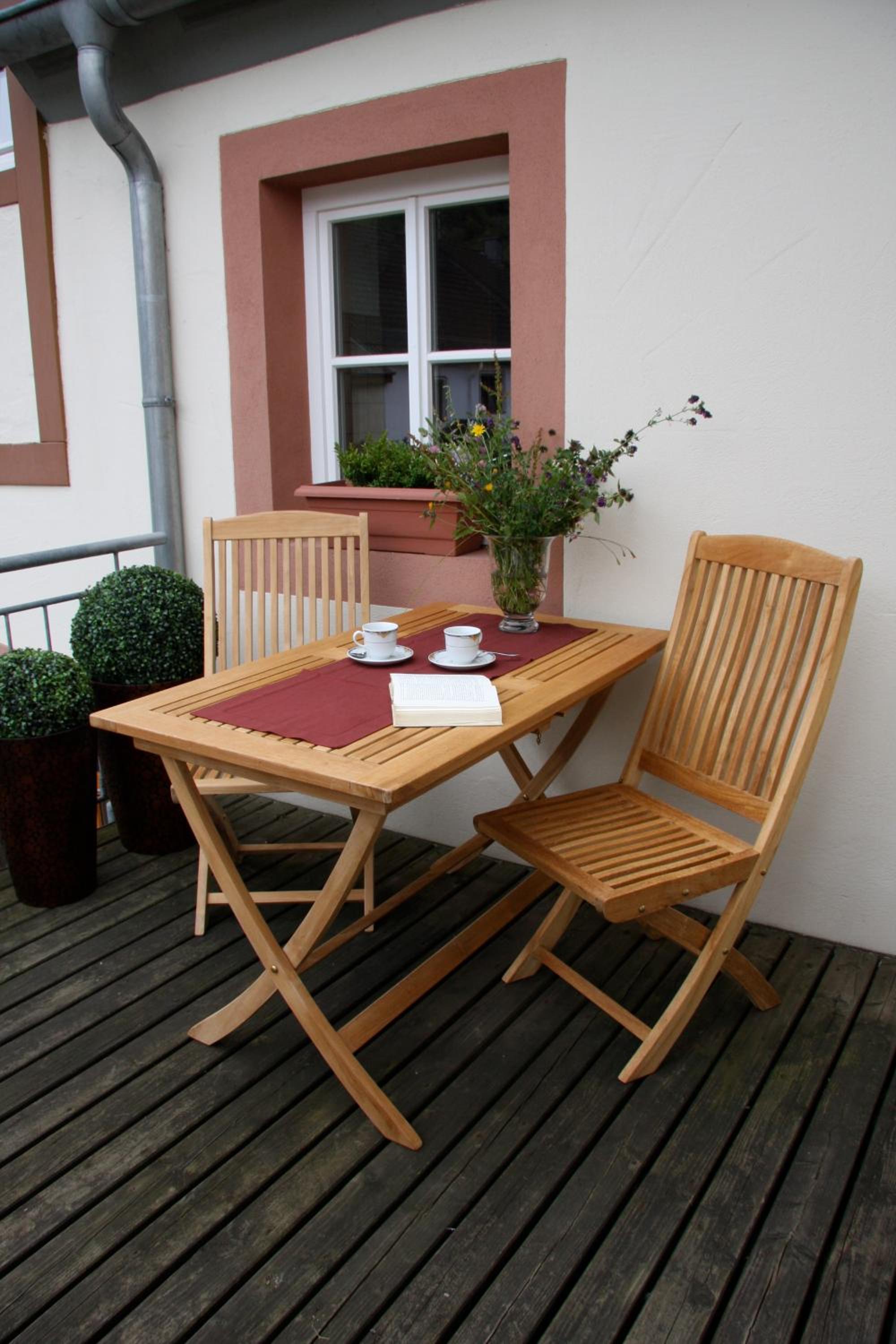 Apartment with Balcony - Photo 4