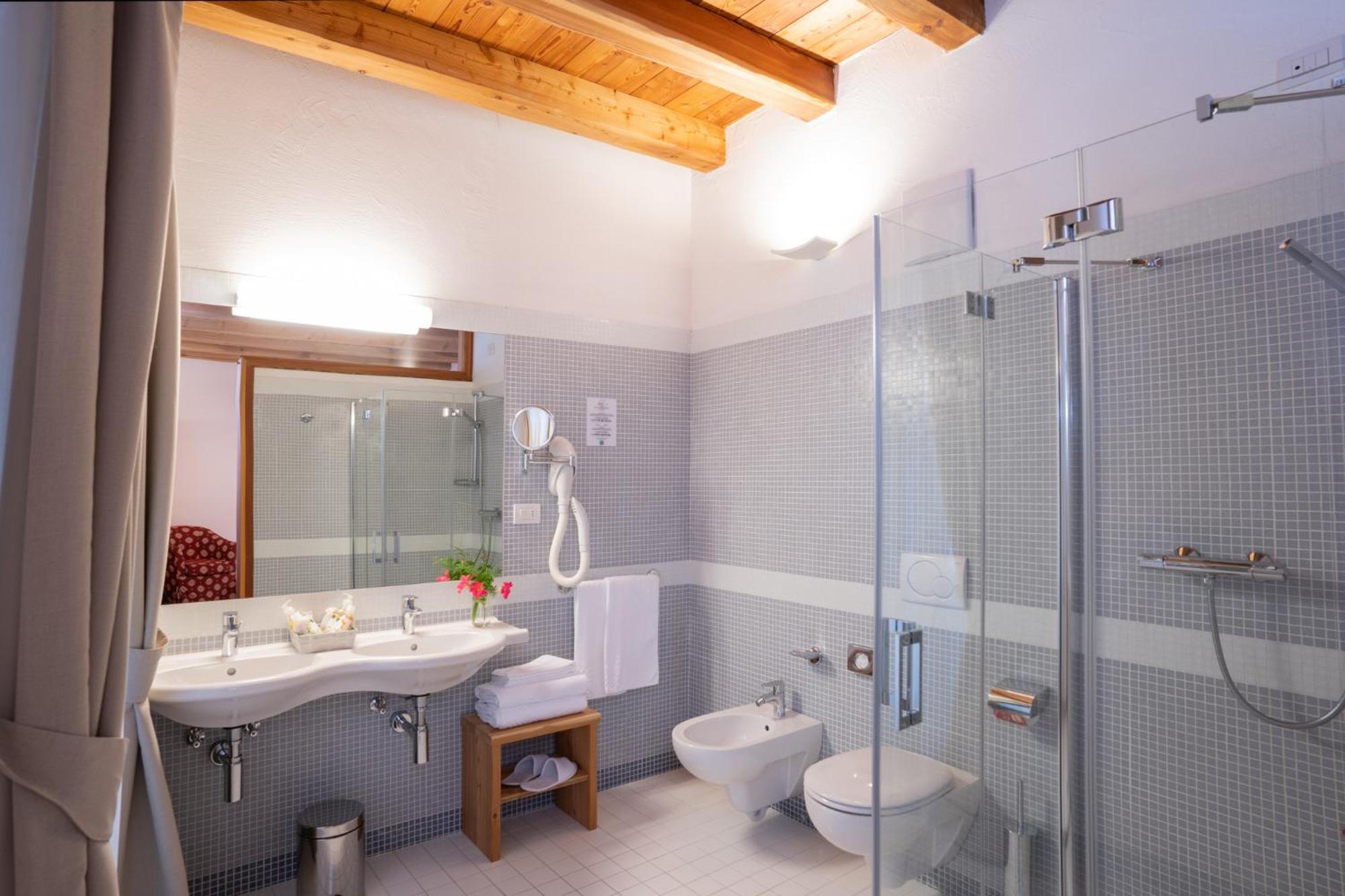 Double or Twin Room photo 2