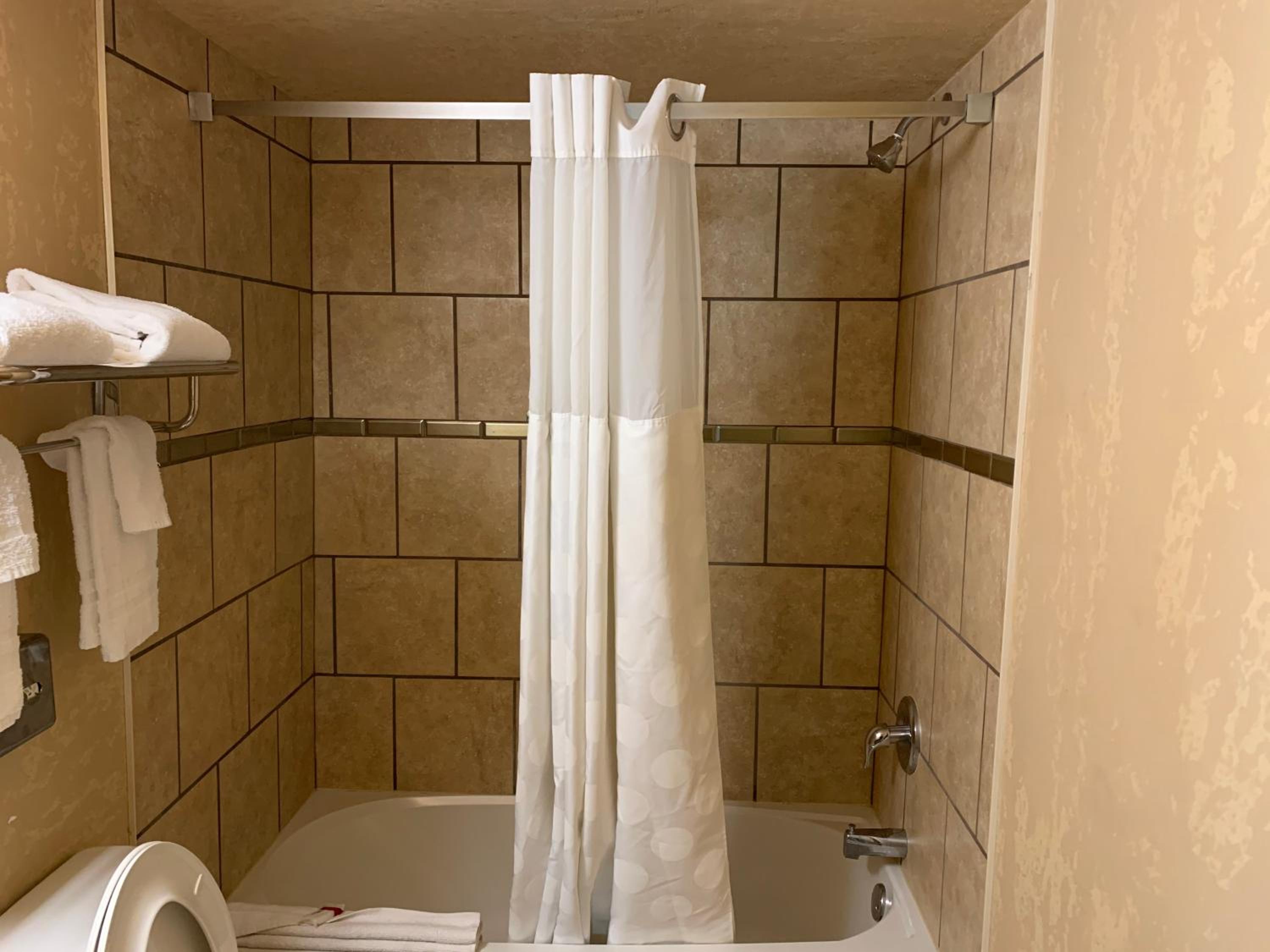 King Room with Jetted Tub and Exterior Hall - Non-Smoking - Photo 5