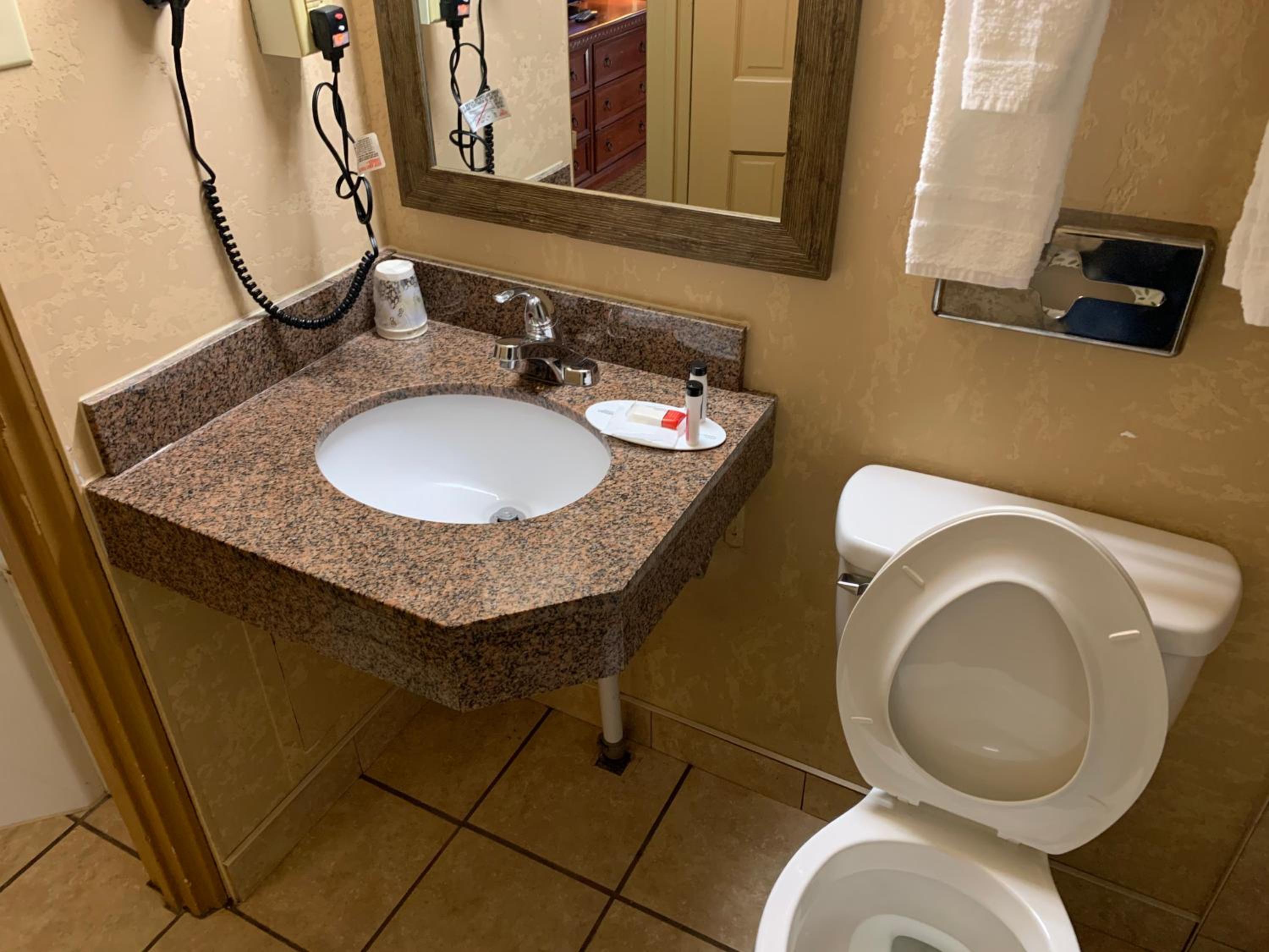 King Room with Jetted Tub and Exterior Hall - Non-Smoking - Photo 2