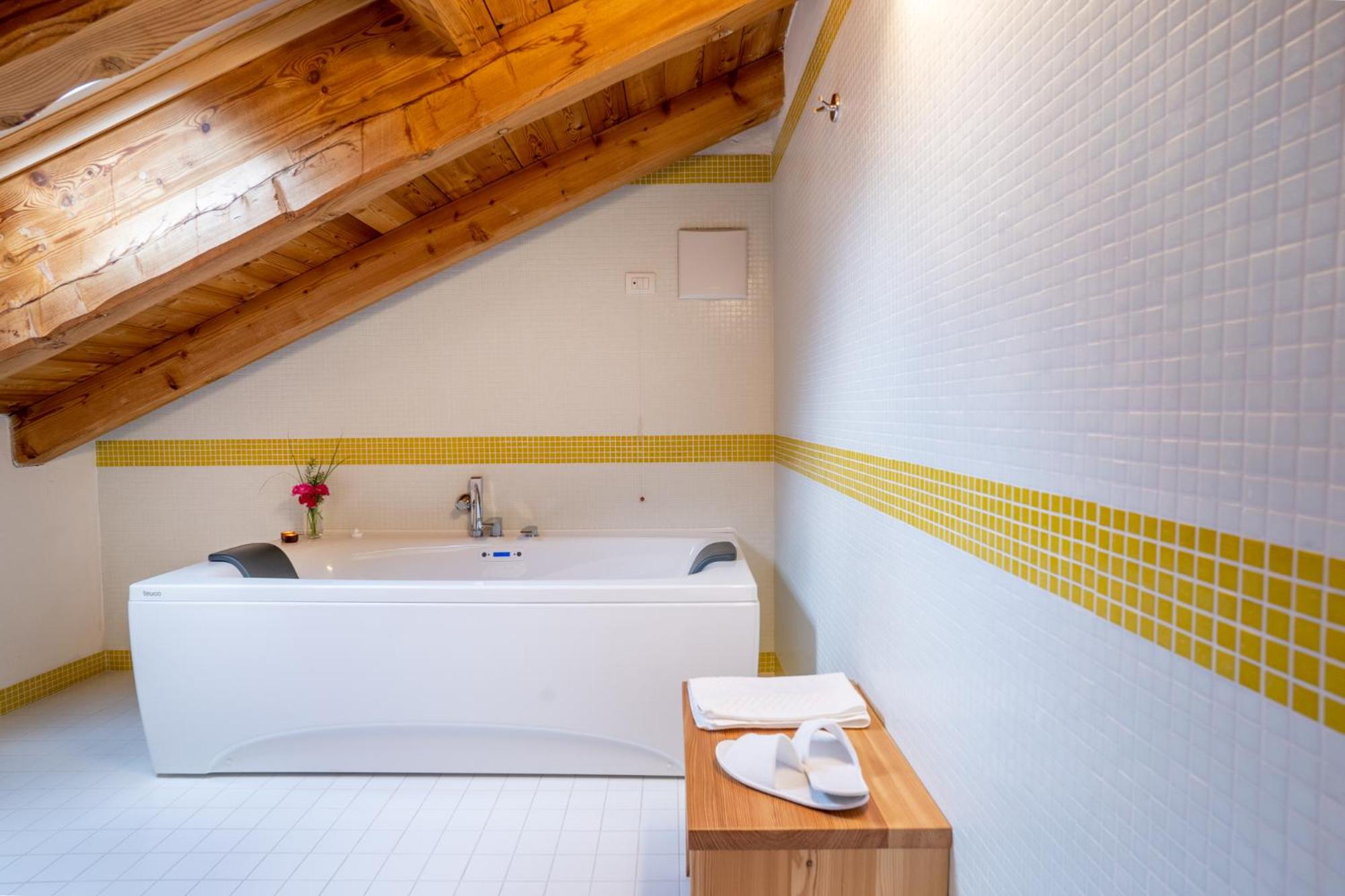 Deluxe Double or Twin Room photo 2