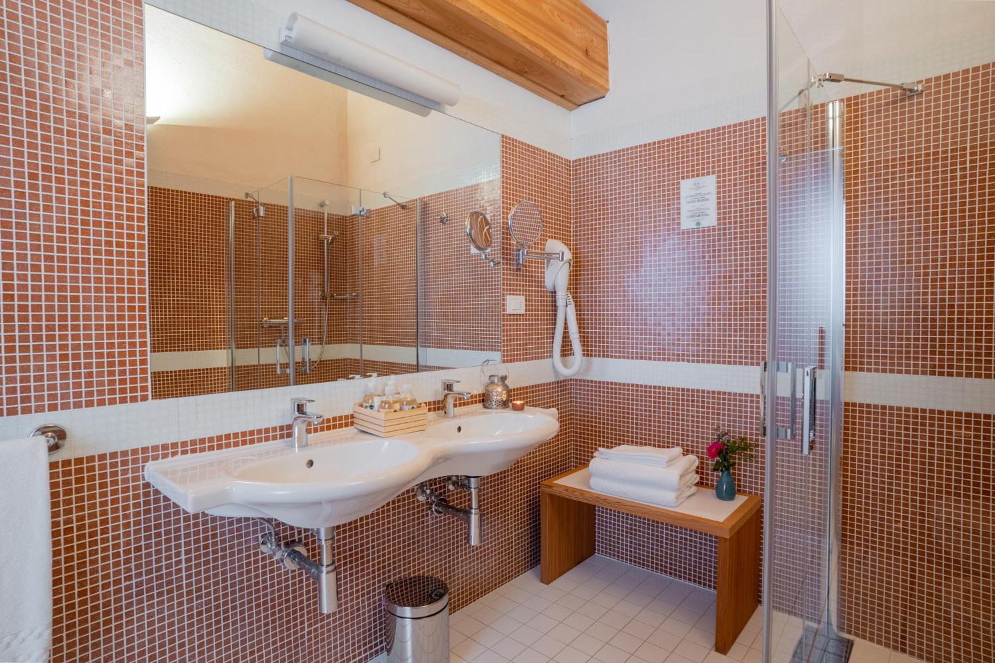 Deluxe Double or Twin Room with Balcony photo 3