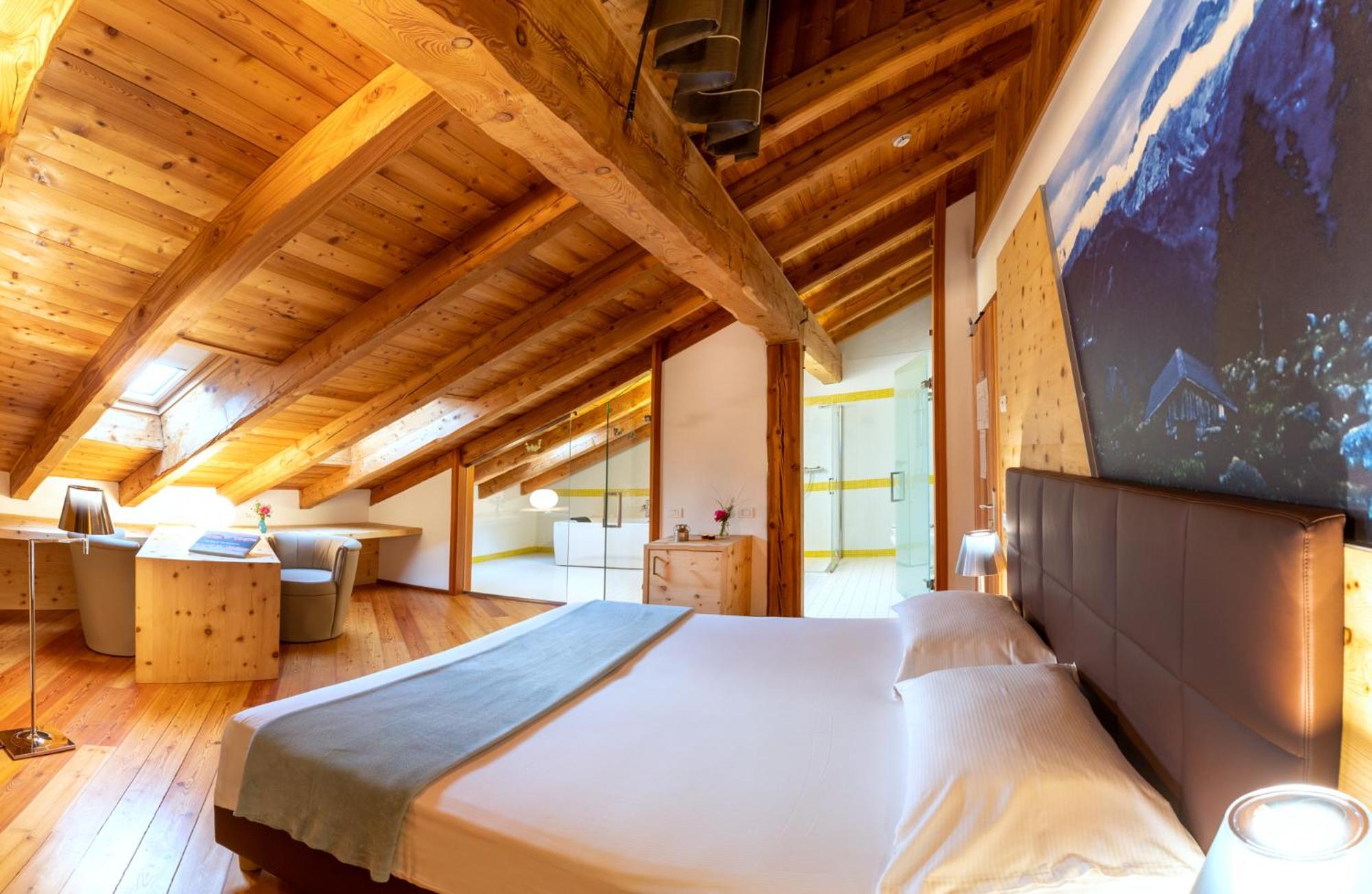Deluxe Double or Twin Room photo 3