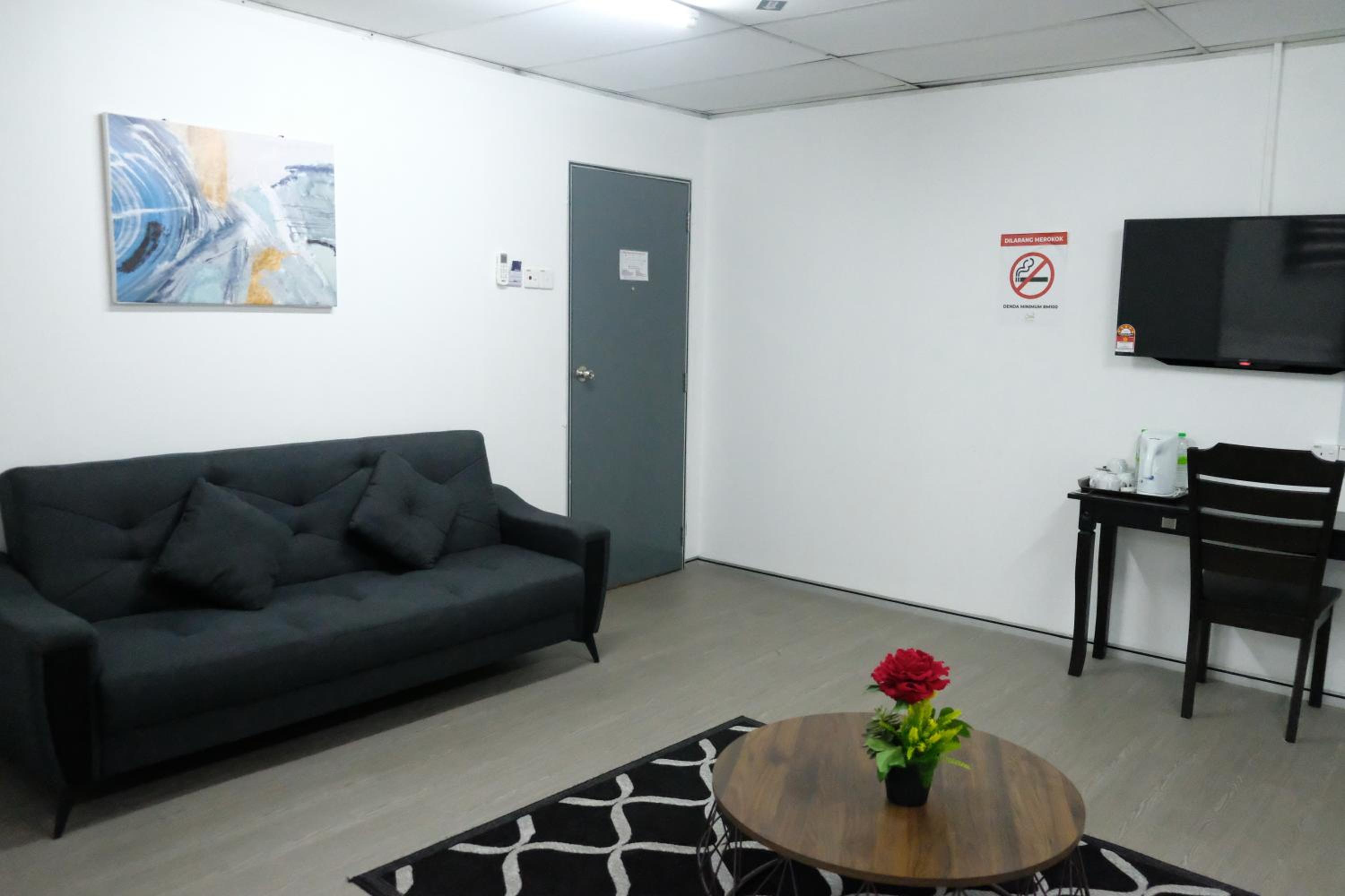 Family Room - Photo 2