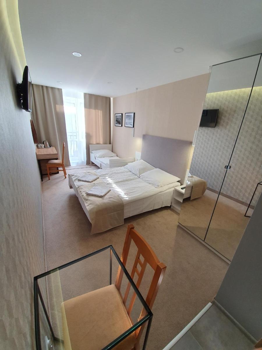 Double Room with Balcony (2 Adults + 1 Child) photo 3